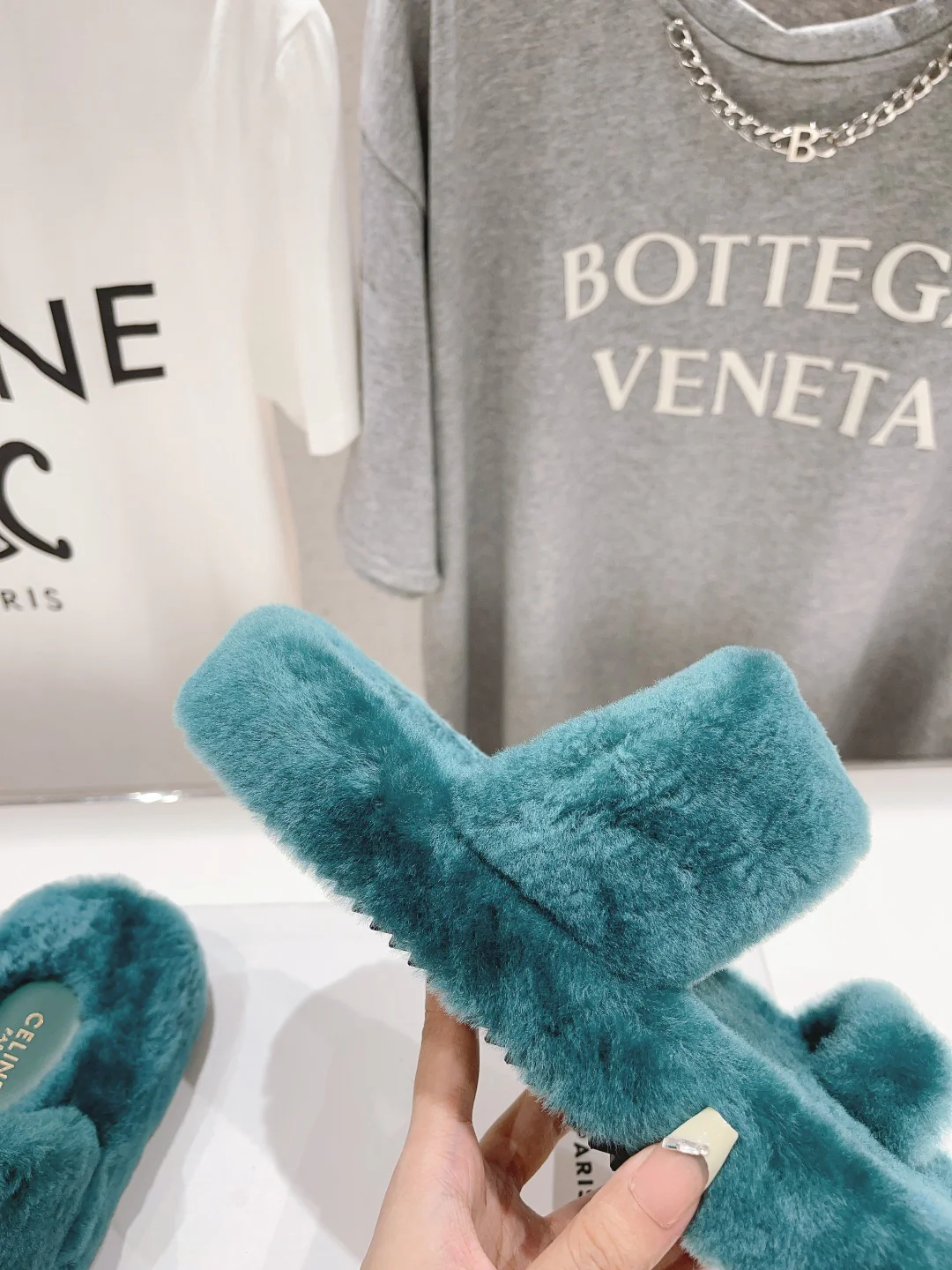 Новинка 2023 года от Celine - Шерстяные шлепанцы - Зеленые