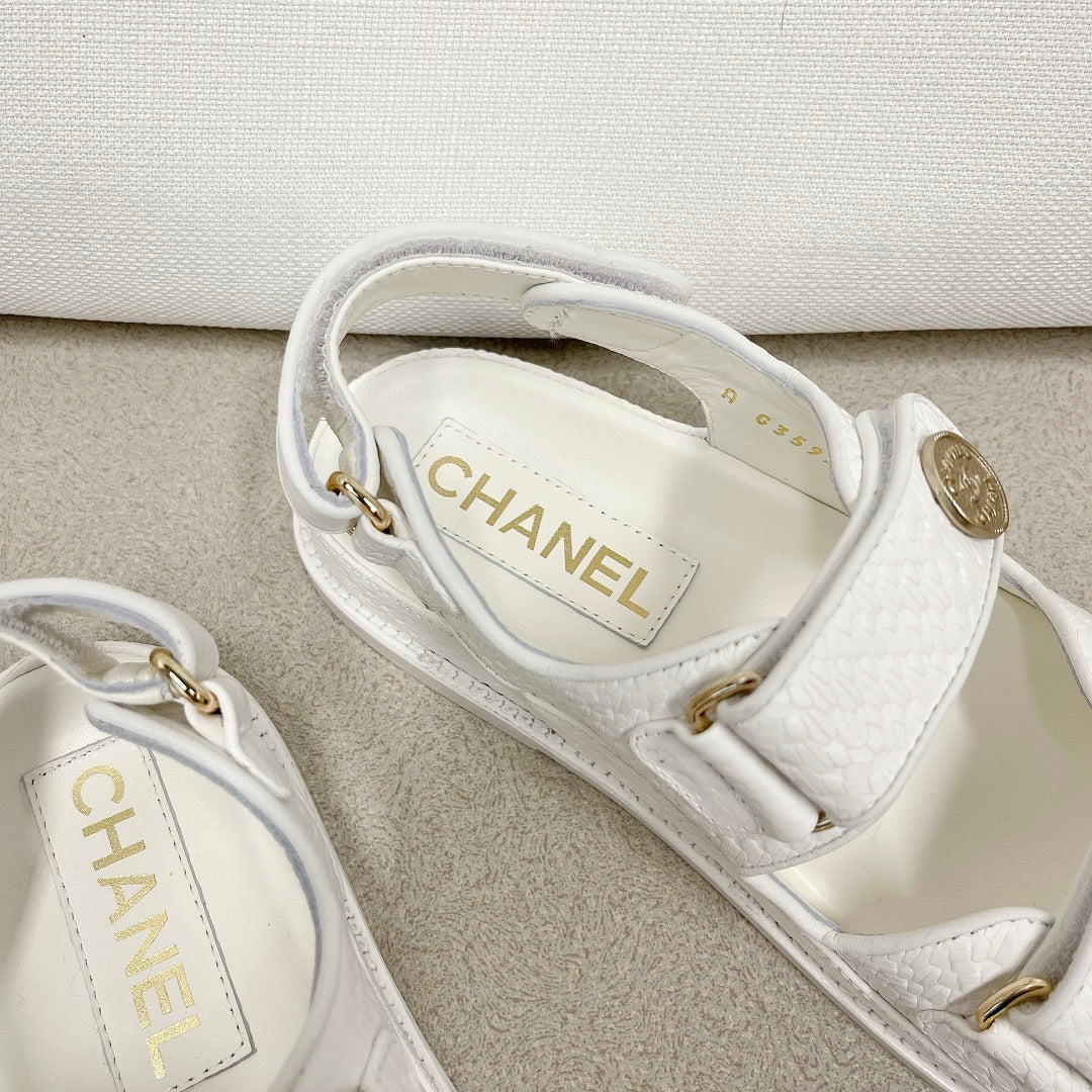 Chanel - Белые кожаные сандалии в клетку - 1