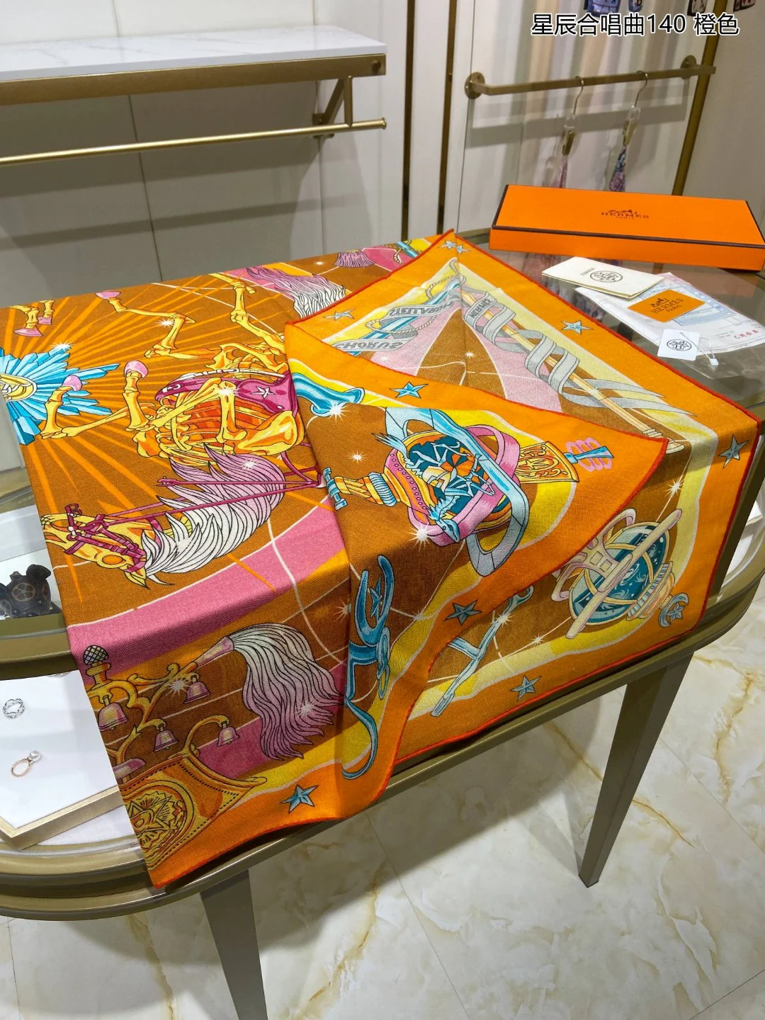 Платок Hermes ?Звездная ночь? — 140 см — 70% кашемир — 30% шелк