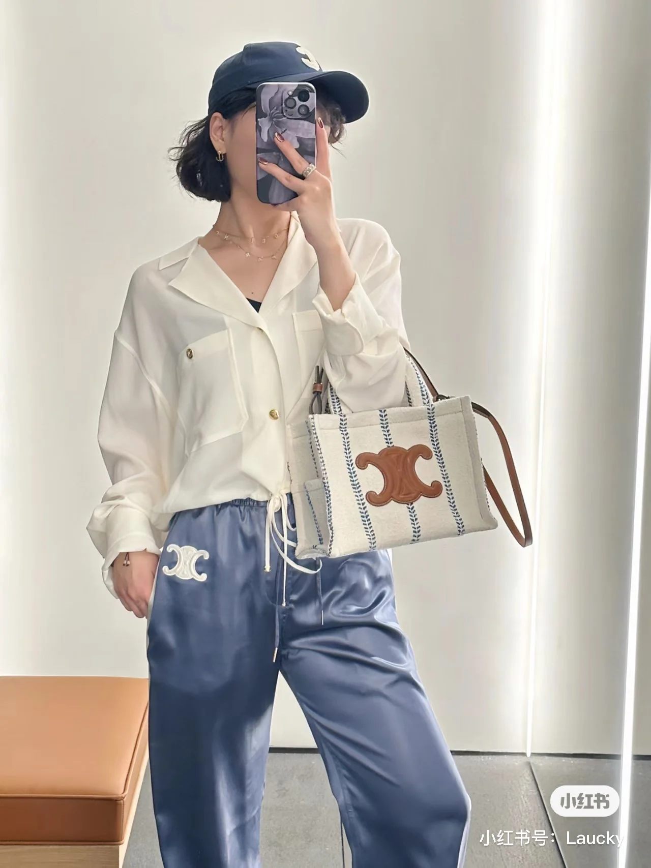 Новая сумка-тоут Cabasthais в синюю полоску бежевого цвета от Celine, маленький размер.