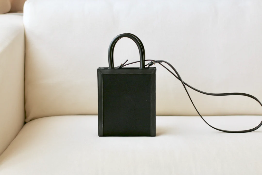 Celine Mini Cabas из черной коровьей кожи