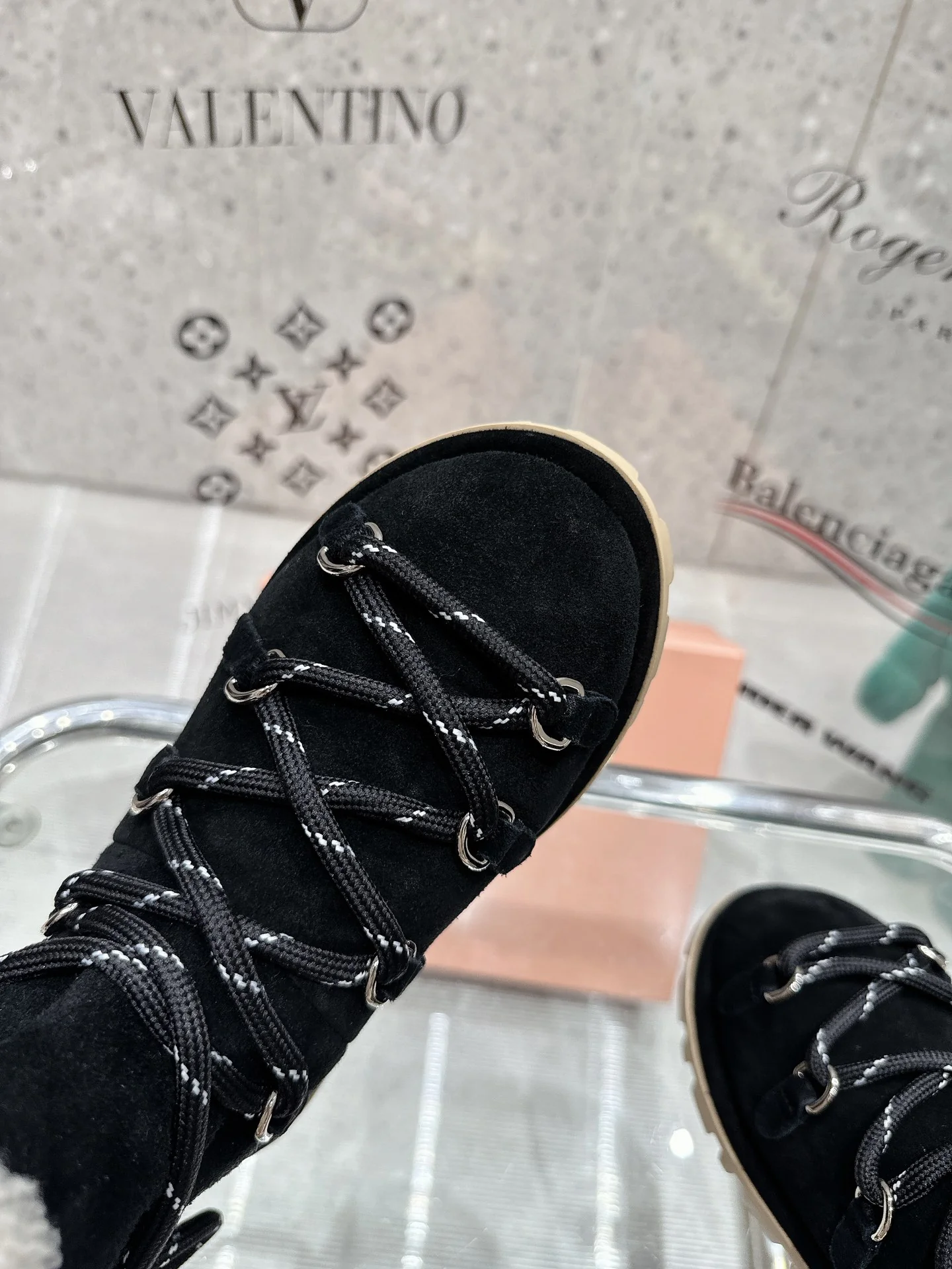 Элегантные сапоги на шнуровке Miu Miu 2024 — черные