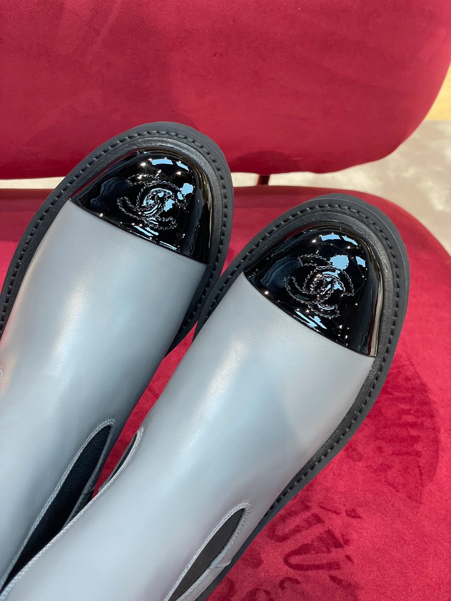 Новинка 2022 года от Chanel - Ботинки челси с круглым носком - Серые