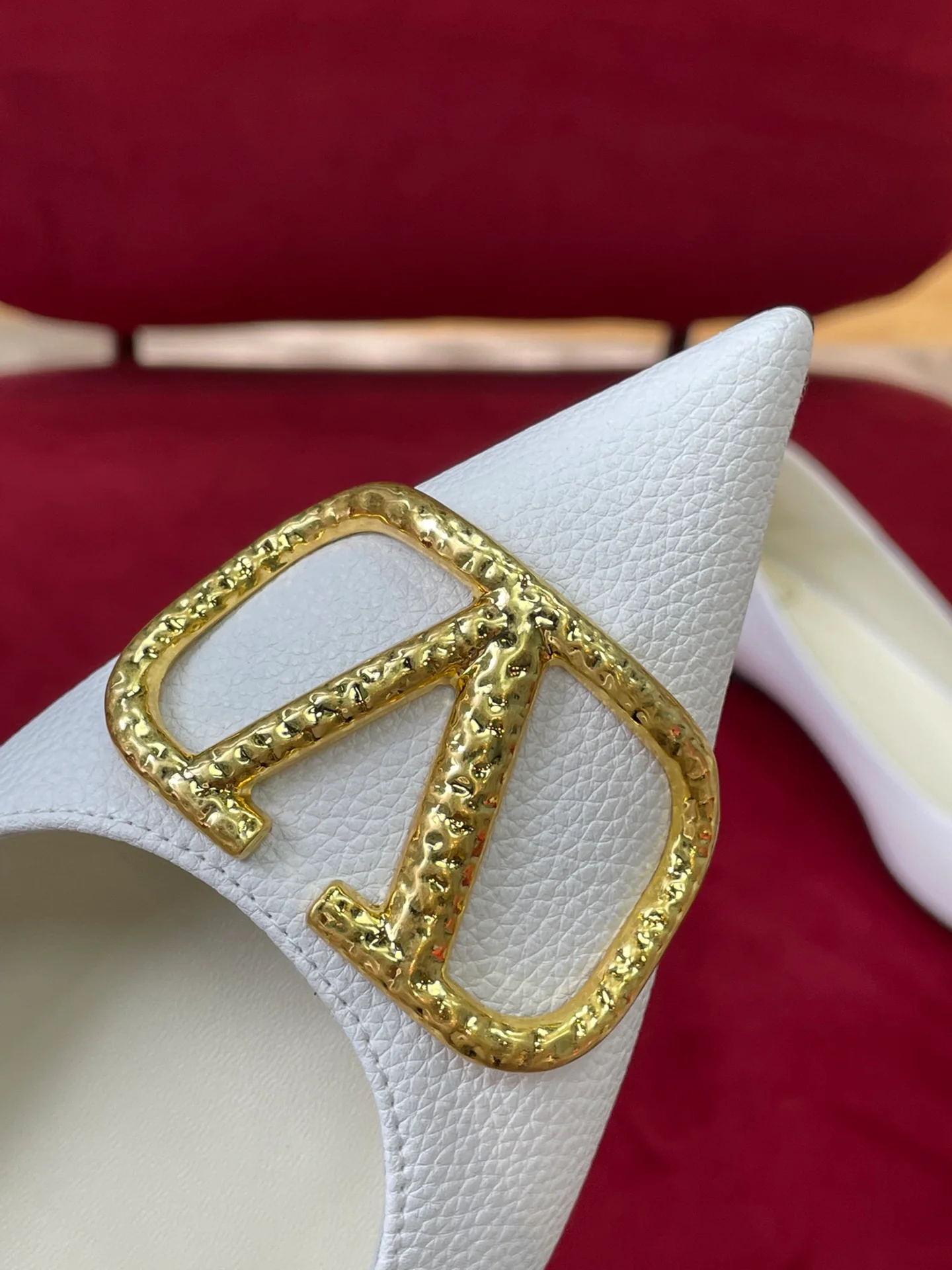 Новинка сезона осень/зима 2022 от Valentino - балетки без шнурков - 1