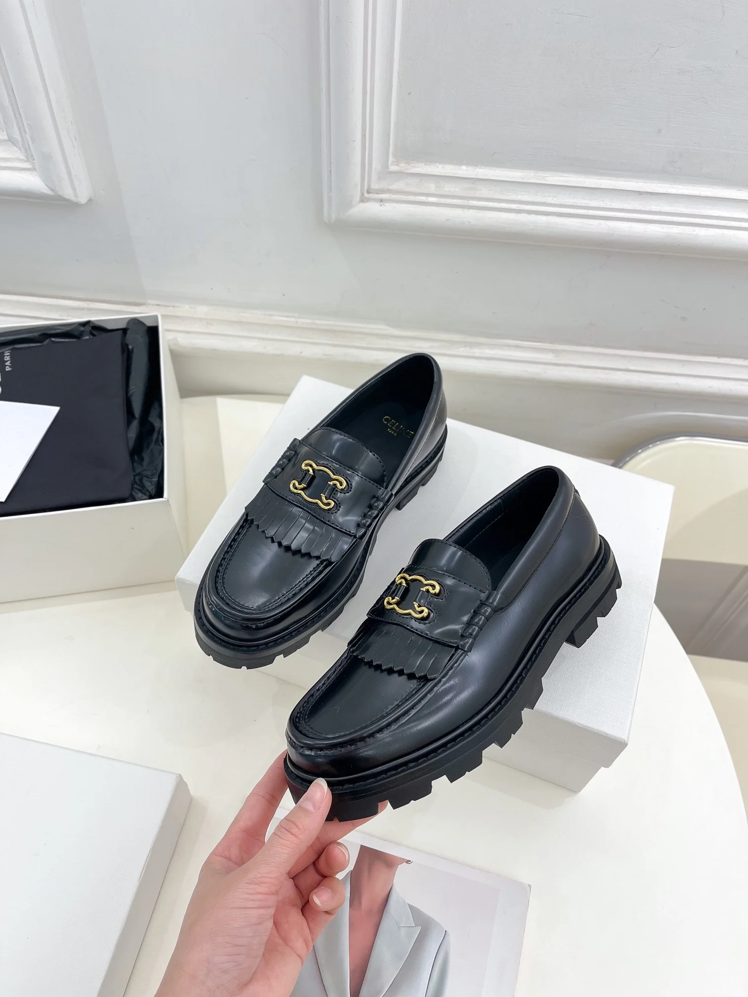 Новинка сезона весна/лето 2023 от Celine - Лоферы Arc de Triomphe - Черные - 1