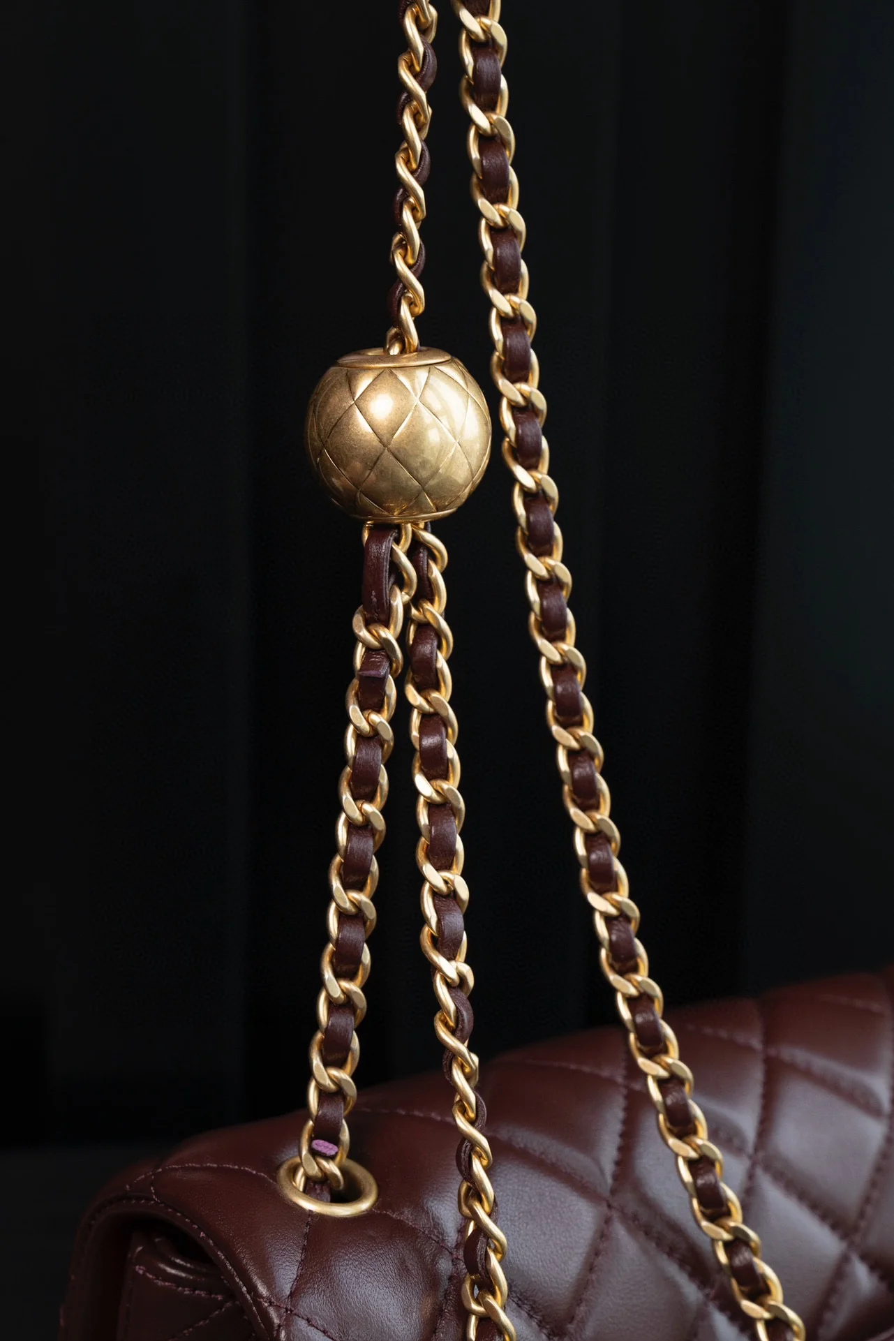 Мини-платье Chanel CF Gold Ball, бордовое.