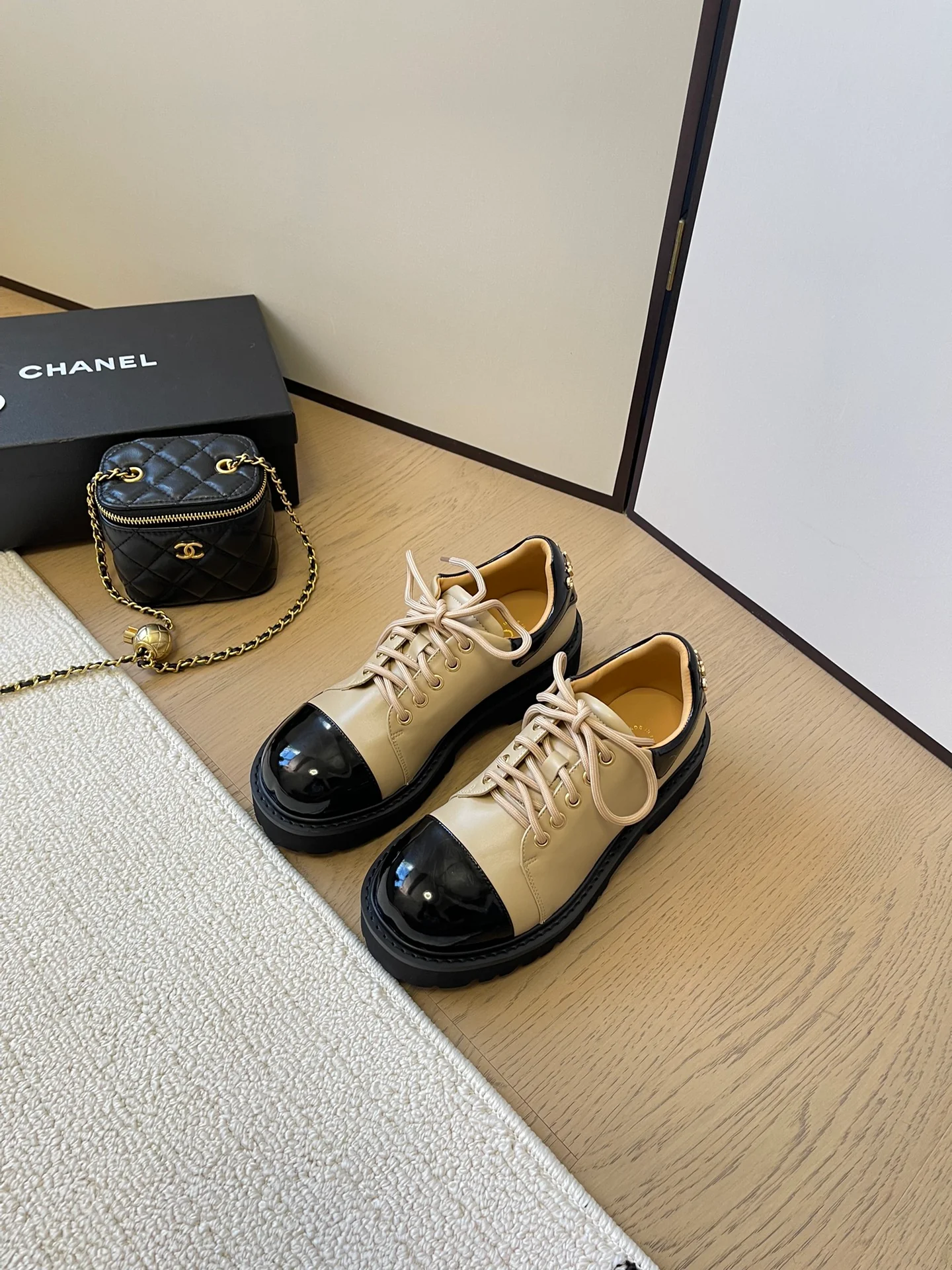 Туфли Chanel 2024 на массивном каблуке с ремешками - Кофейный цвет