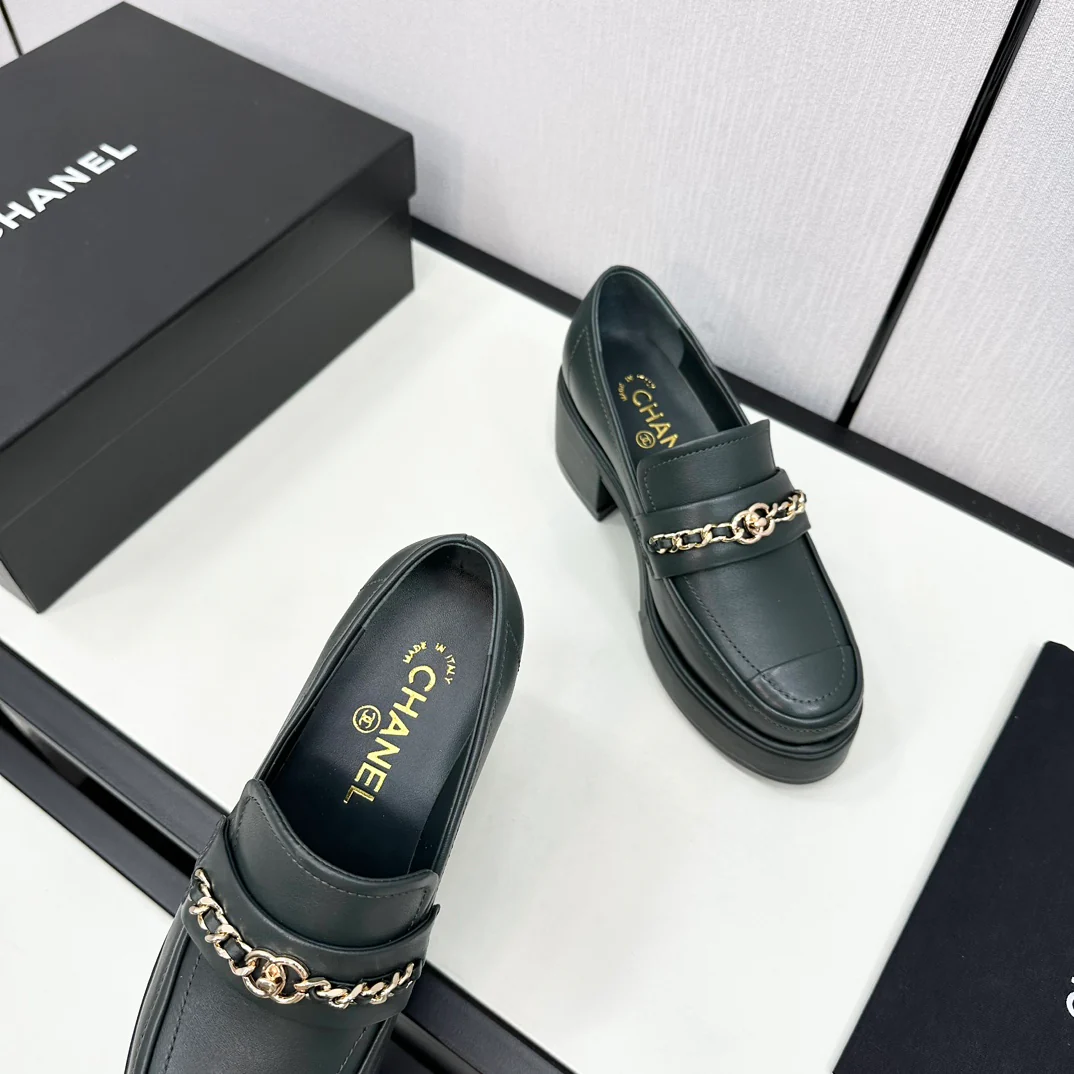 Кожаные туфли на платформе Chanel 2024 — темно-зеленые