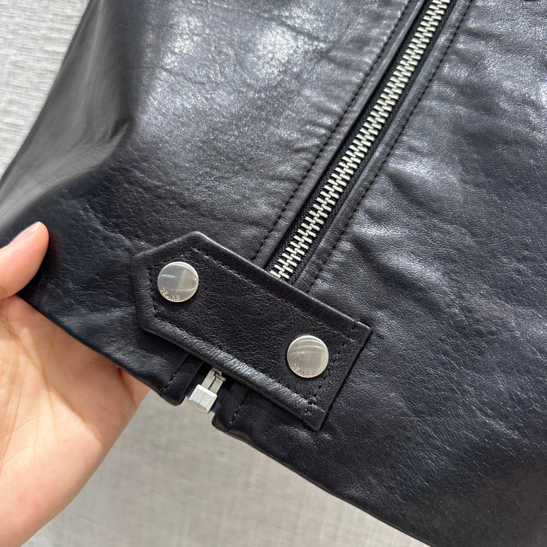 Новинка сезона весна/лето 2024 от Celine - юбка из овечьей кожи в стиле панк - 1