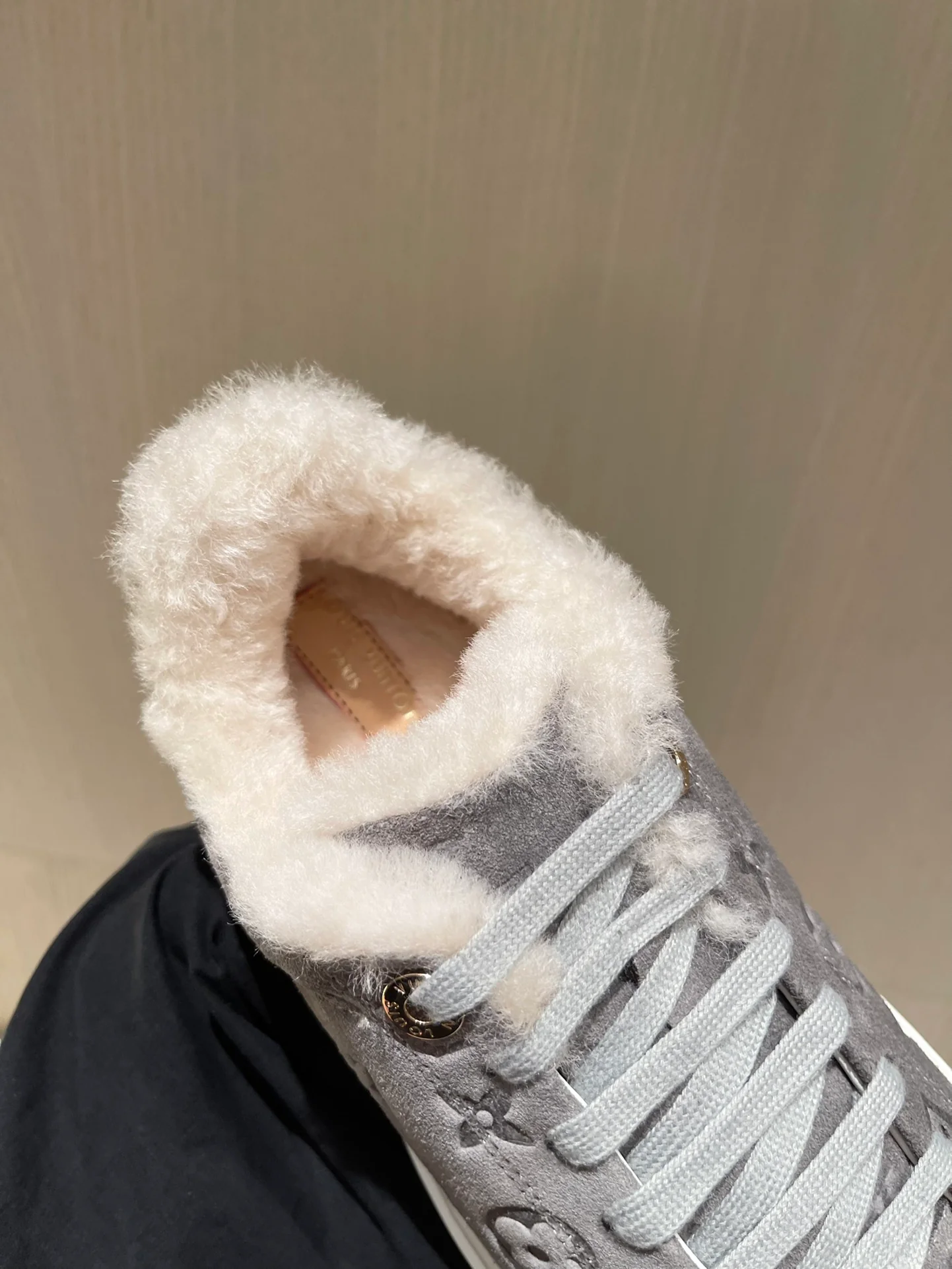 LV - Кроссовки с тиснением из шерсти - Серые