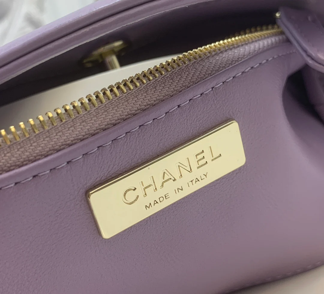 Мини-сумочка Chanel 24c31 из овечьей кожи - фиолетовая