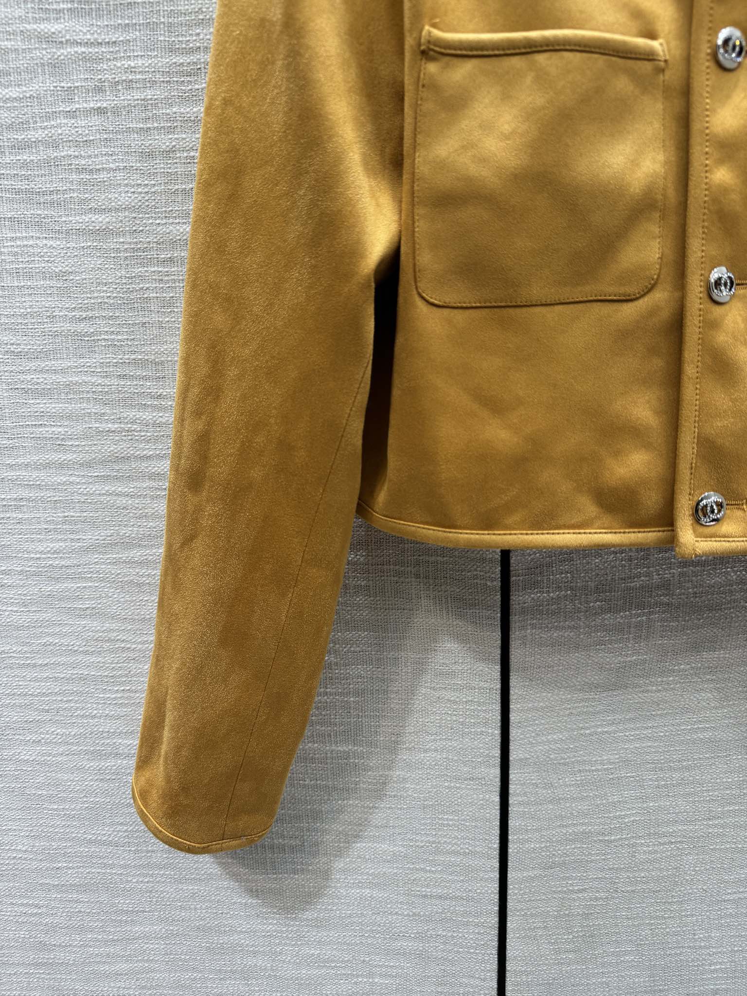 Экологичная куртка Chanel 2403 из искусственной замши