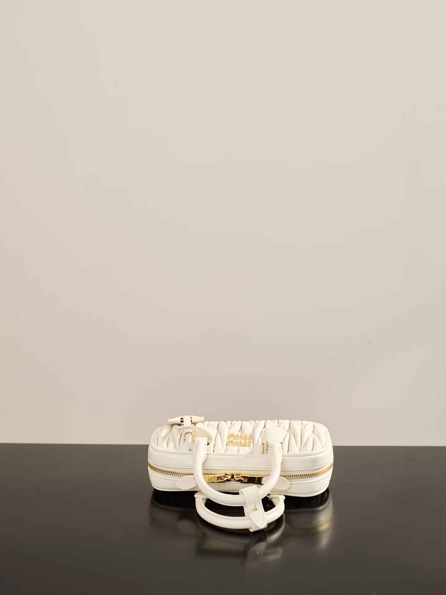 Miu Miu-5b088m1100 - Миниатюрная плиссированная сумка для боулинга - Белая