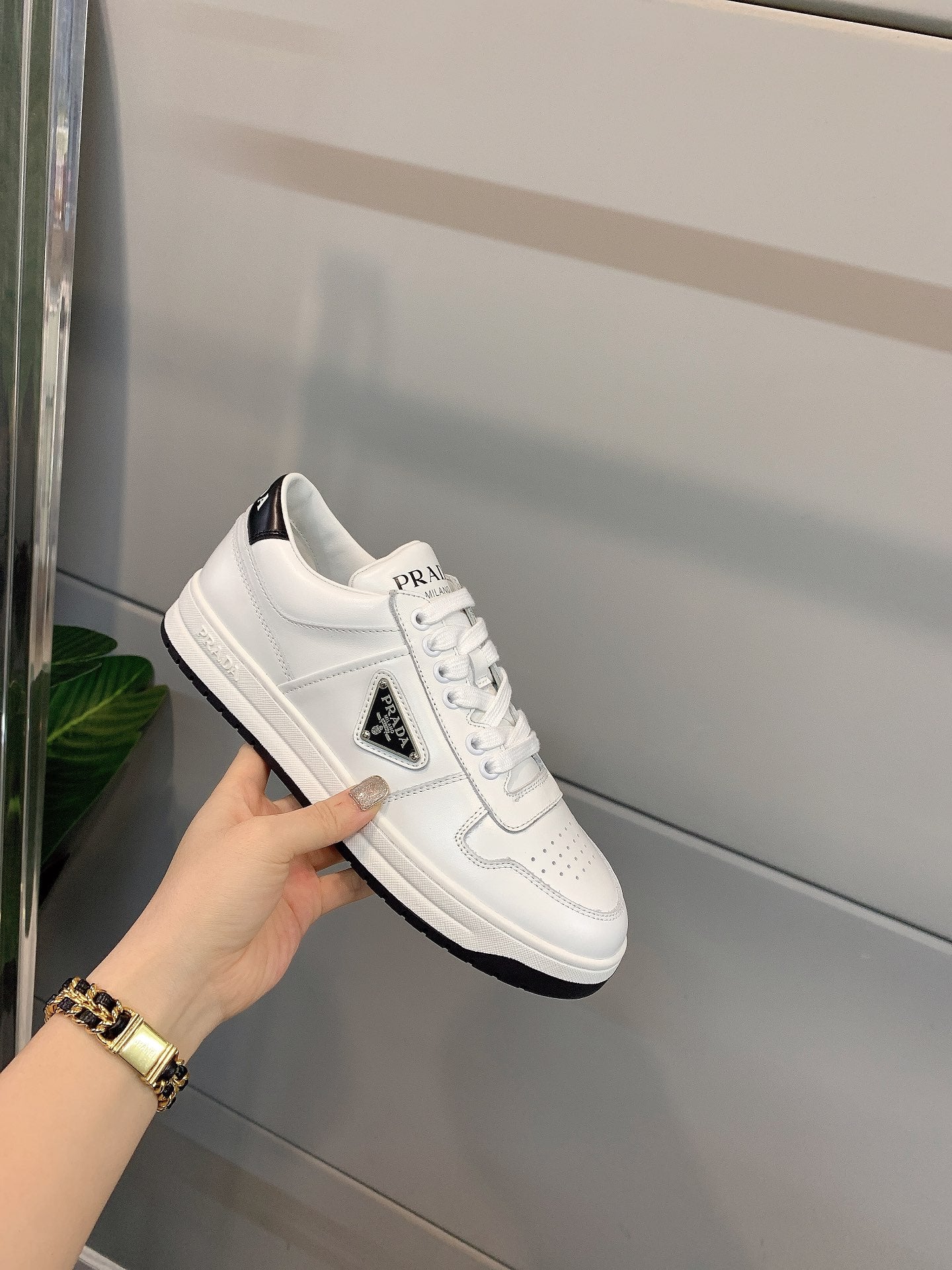 Prada - Белые кроссовки - Повседневная обувь