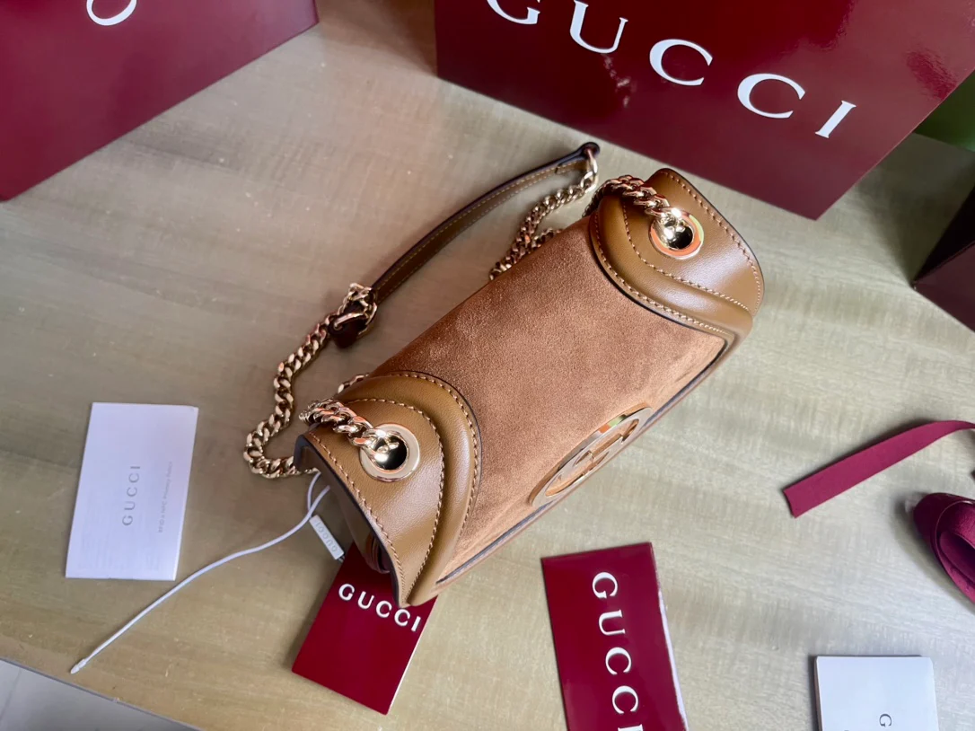 Ремешок на плечо Gucci 2025 из замши и кожи с золотой цепочкой - коричневый