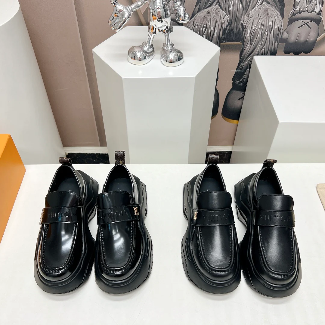 Весенняя новинка LV 2023 — повседневные туфли на платформе с закругленным носком.