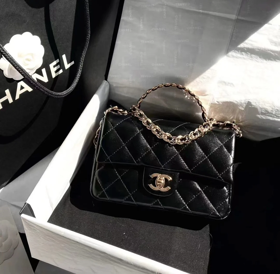 Ручка сумки Chanel 23a CF со стразами - черная