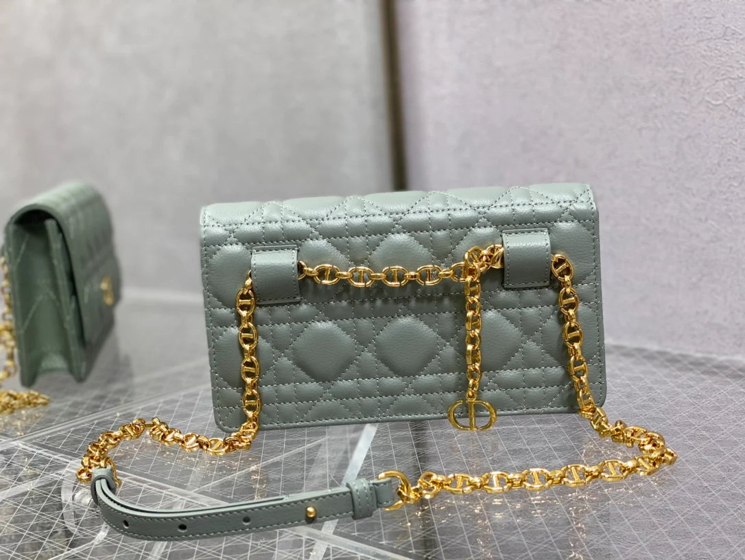 Стеганая сумка Dior-Caro из телячьей кожи с цепочкой - 1