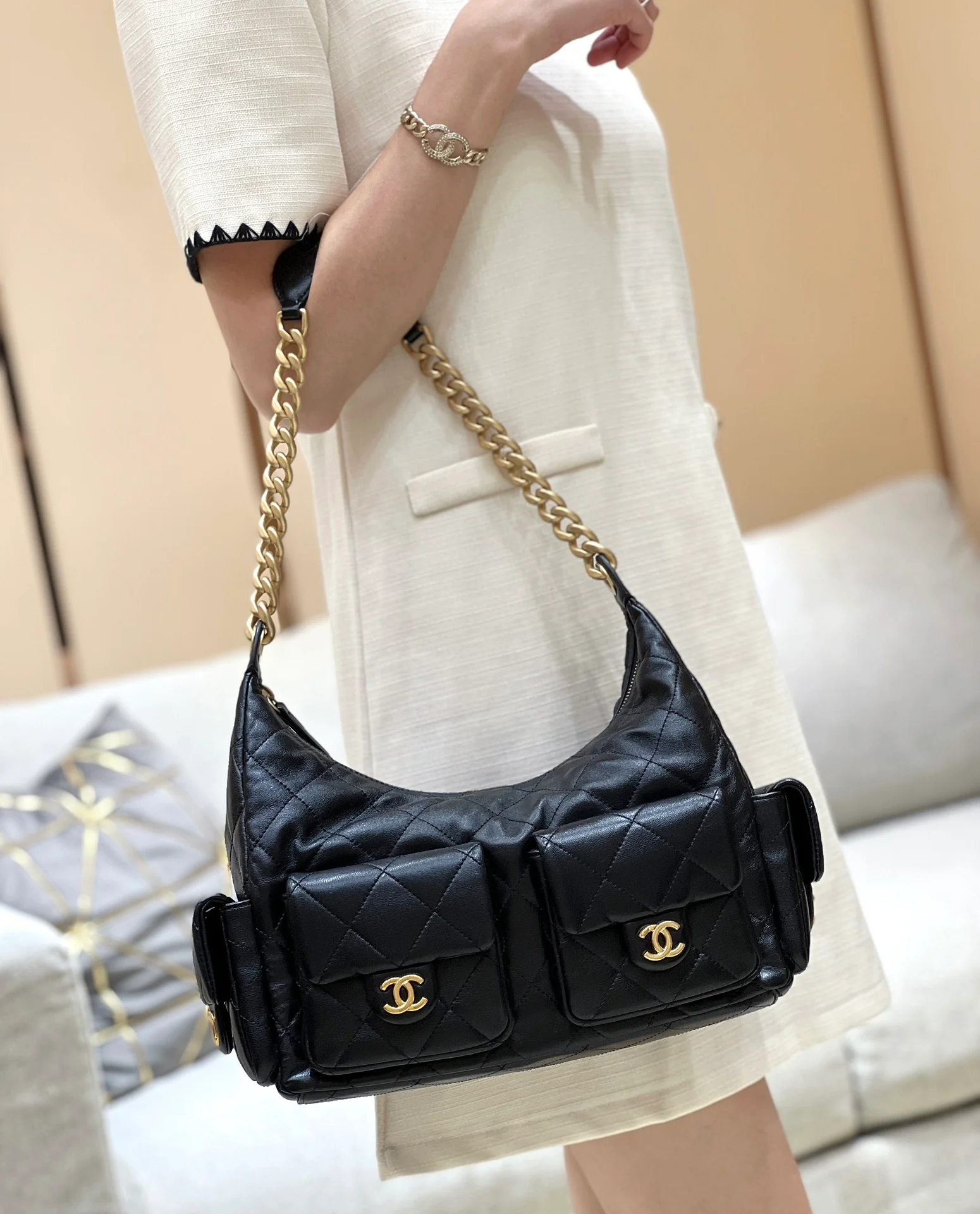 Маленькая джинсовая сумка Chanel 25c в стиле хиппи - черная.