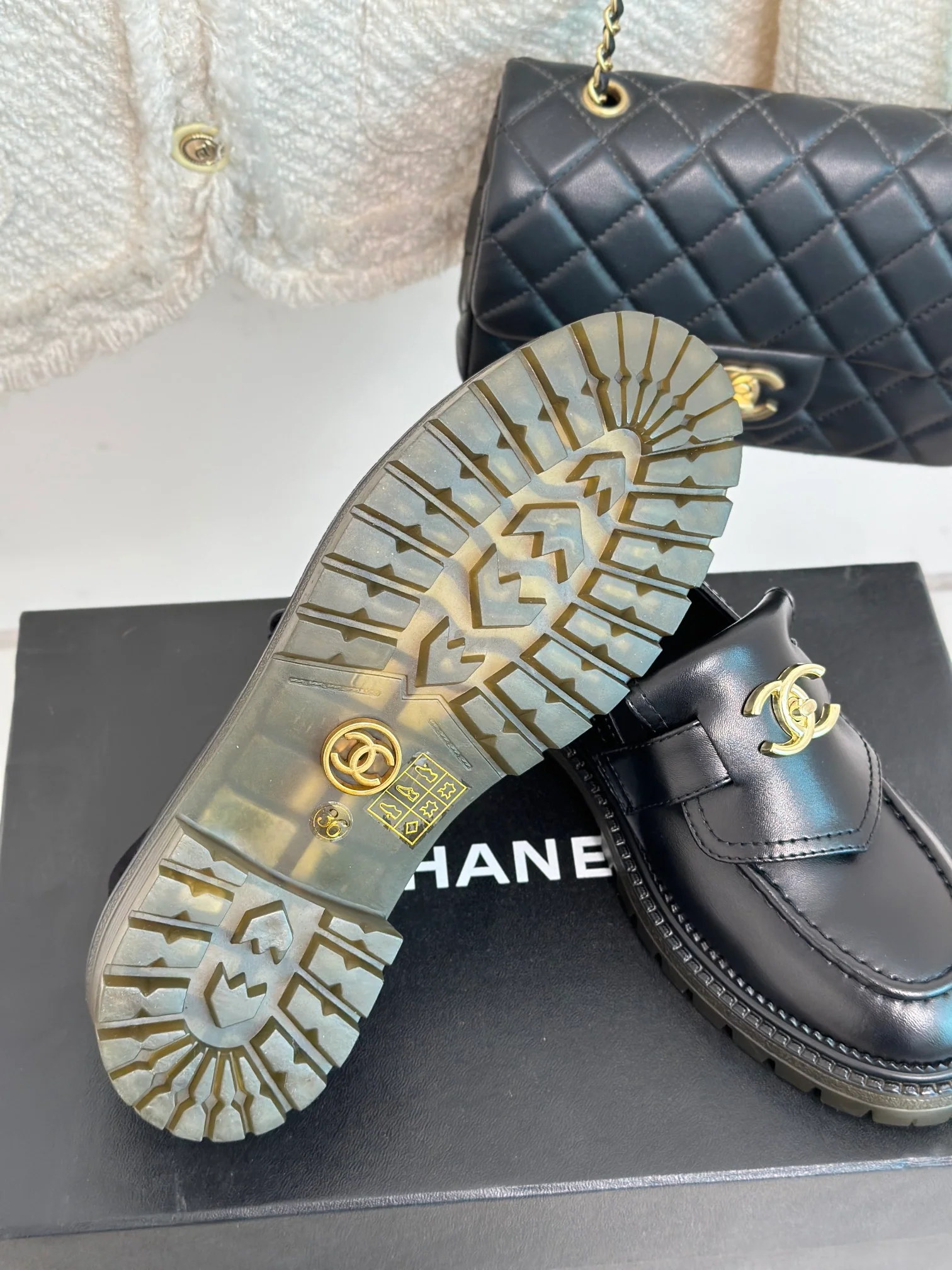 Новинка Chanel 2023 года - Рюкзак с пряжкой - Лоферы без шнурков с ромбовидным узором