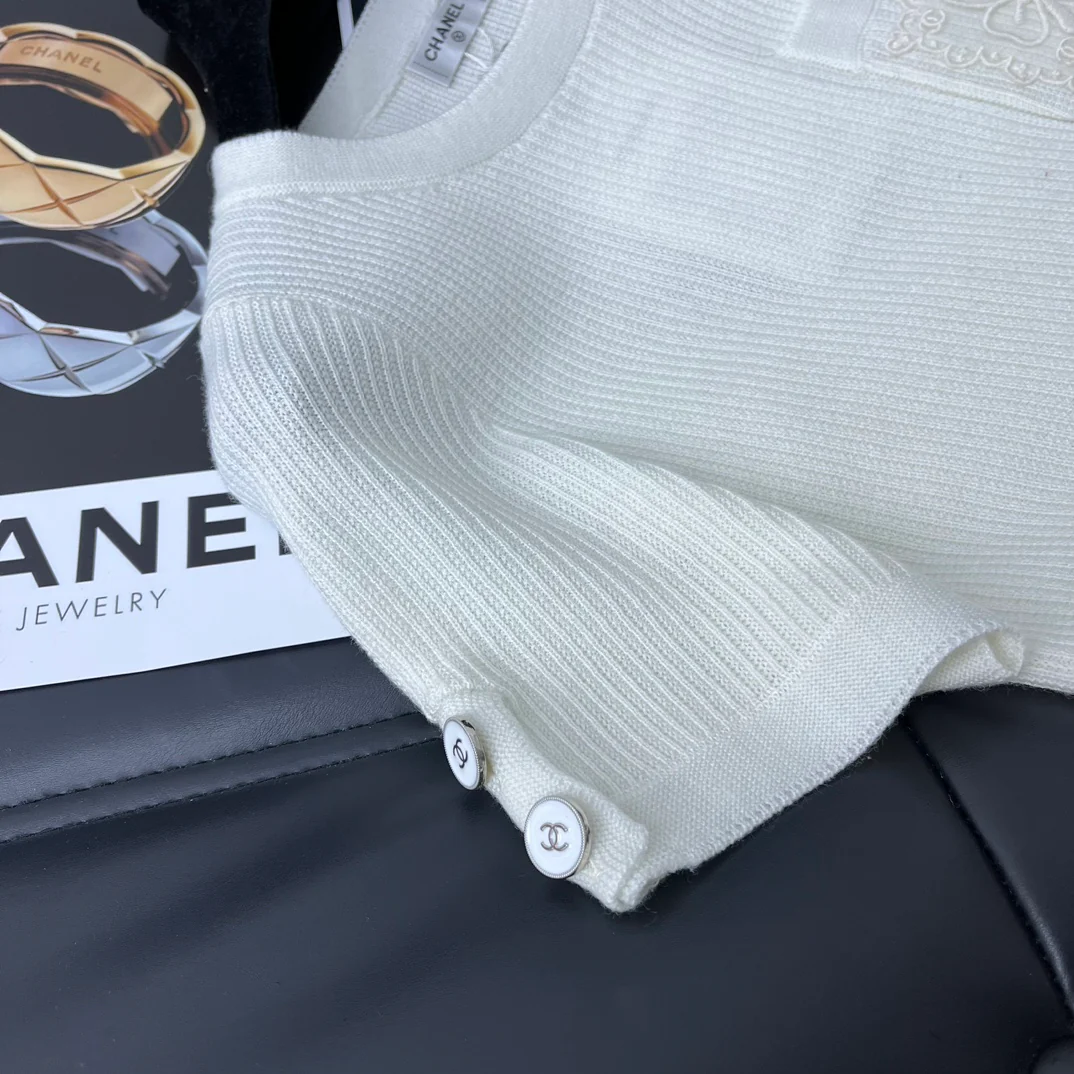 Свитер Chanel 2403 с карманом в виде четырехлистного клевера - белый