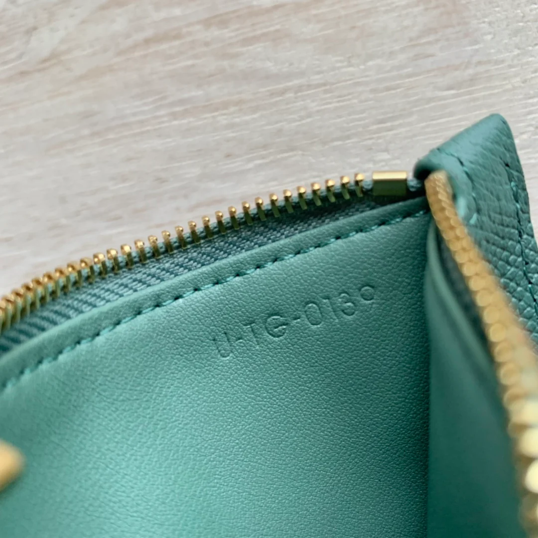 Кардхолдер Celine из зернистой телячьей кожи с застежкой-молнией - бирюзовый