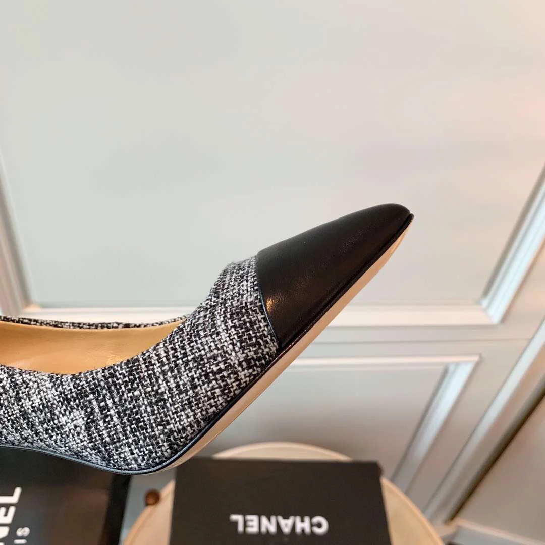 Chanel - Туфли на высоком каблуке с острым носком, украшенные жемчугом - 1