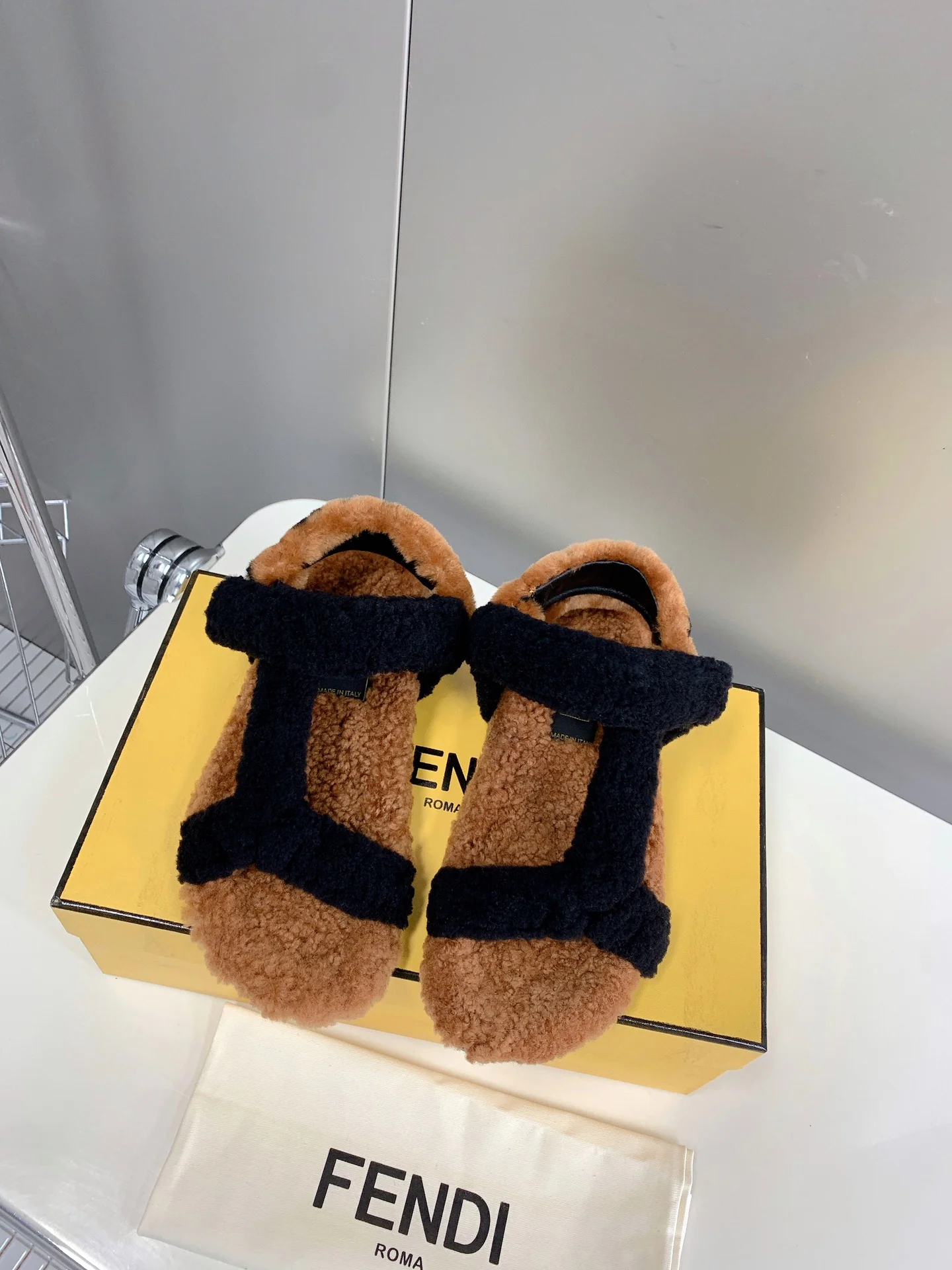 Fendi - Мягкие сандалии - Коричневые - Черные