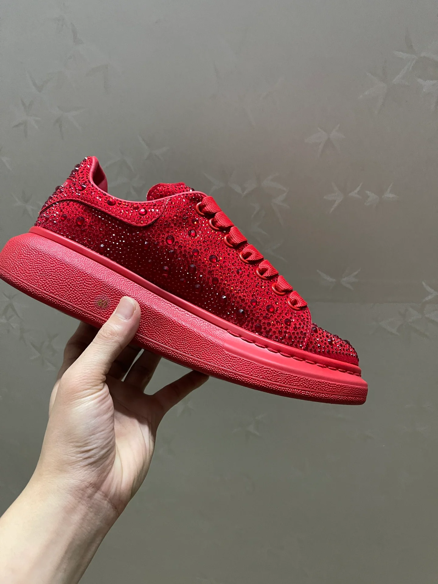 Классические белые кроссовки McQueen - унисекс - Red Diamond