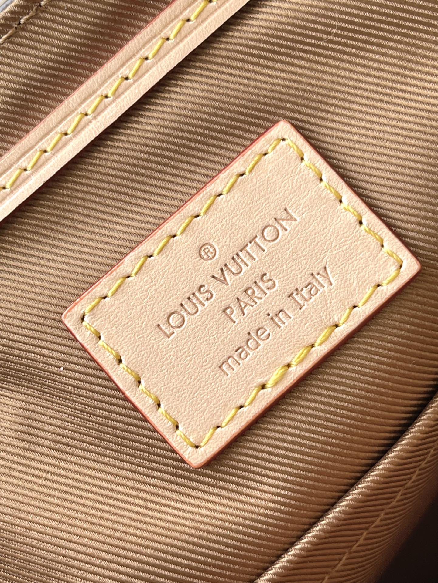 m46932-LV-excursion-backpack