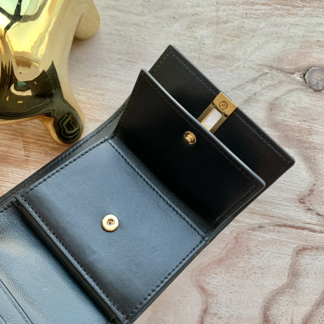 Маленький глянцевый трехсекционный кошелек Celine из телячьей кожи