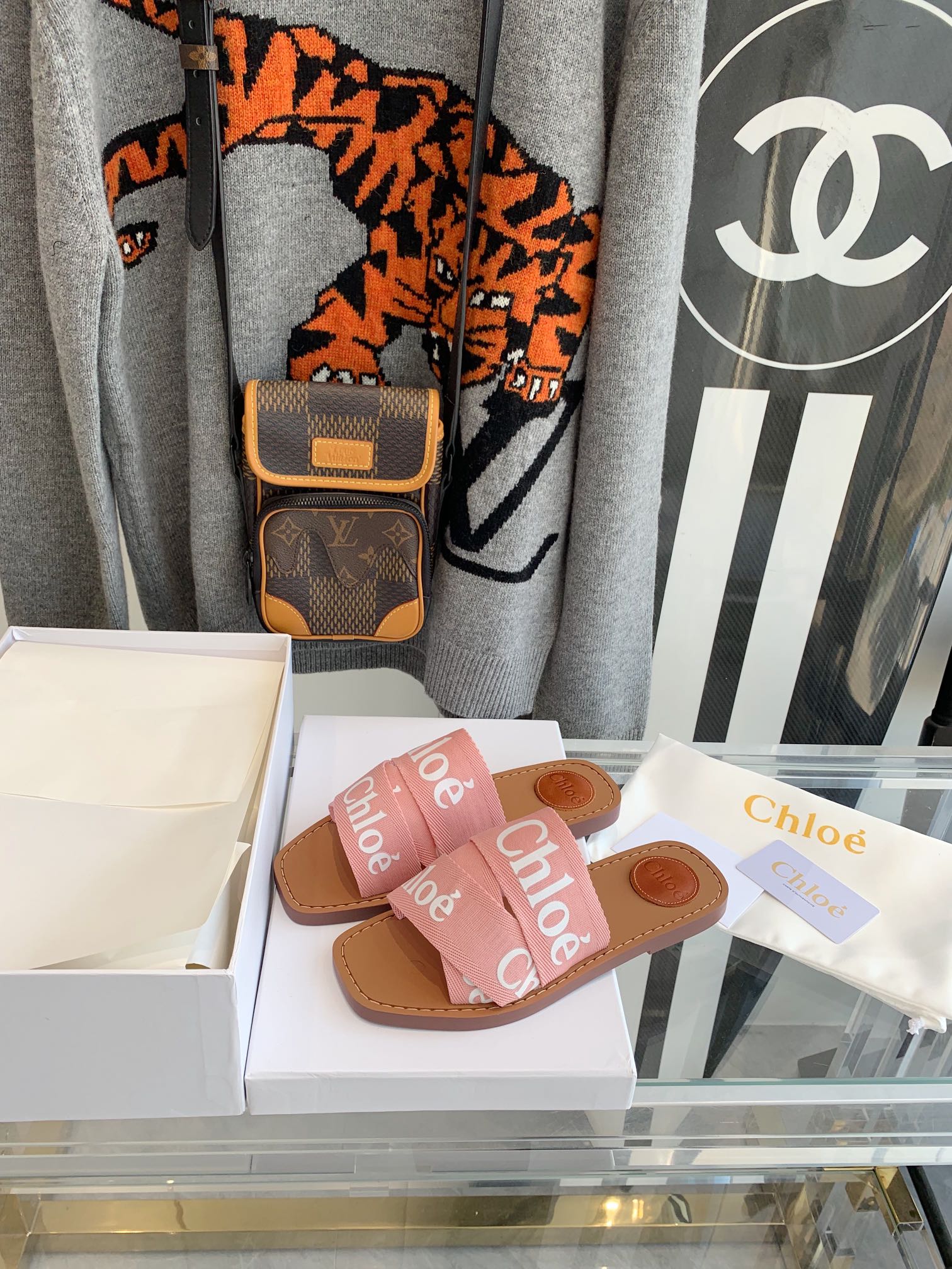 Тапочки Chloe Flat Logo - размеры 35-41