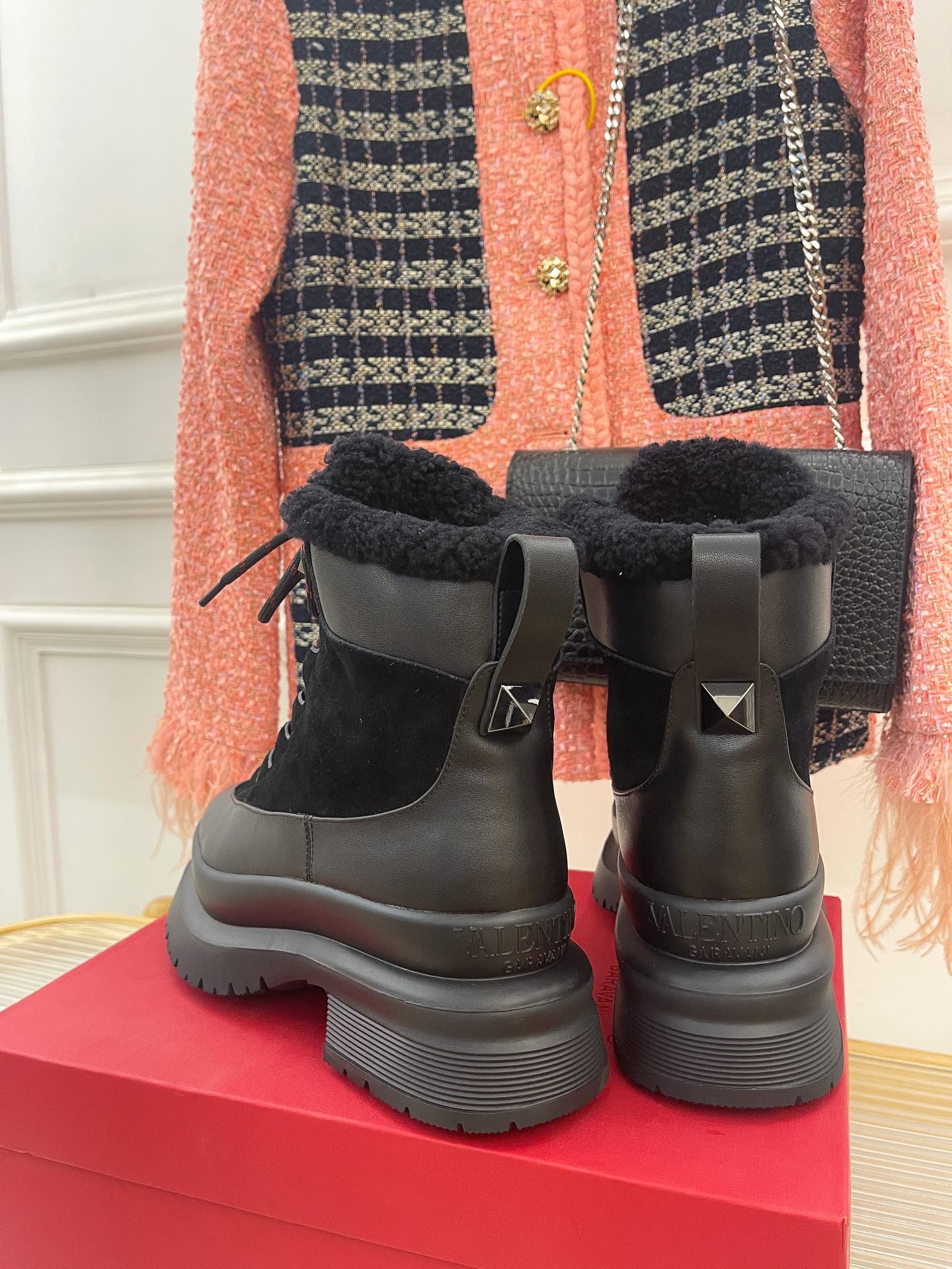 Новинка сезона осень/зима 2022 от Valentino - зимние сапоги.