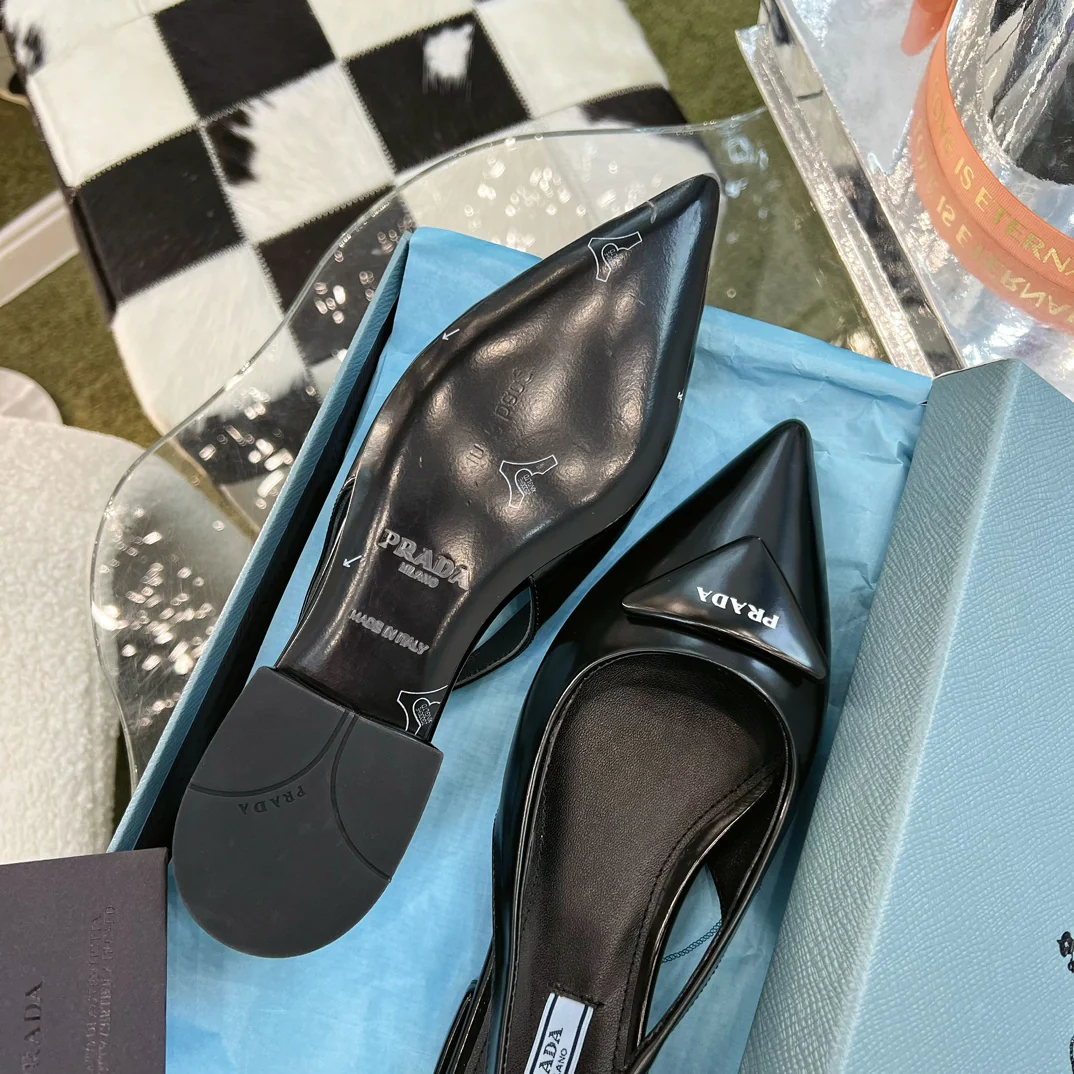 Prada Весна/Лето 2023 - Мюли с острым носком - Черные