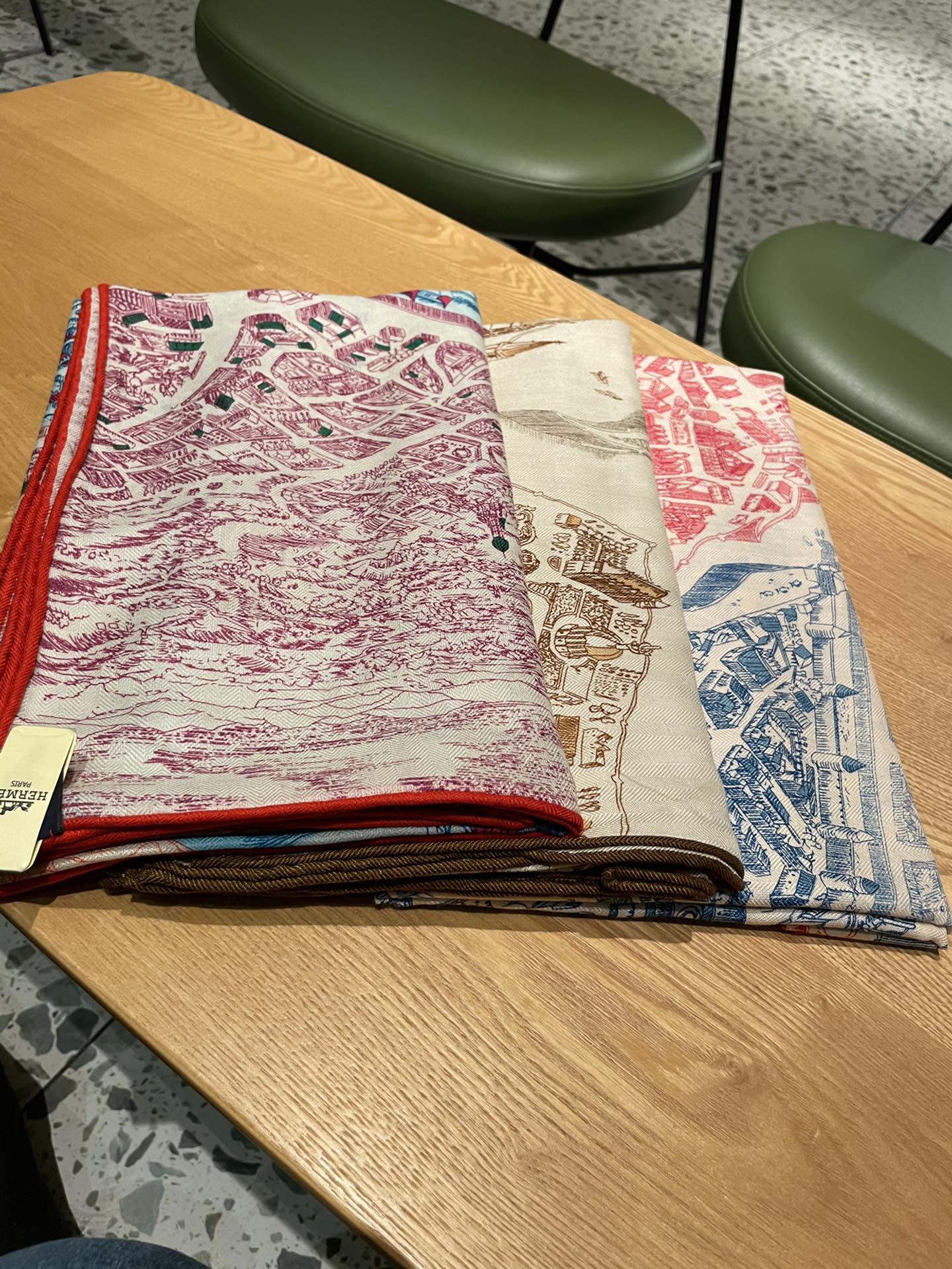 Шарф Hermes - Город Лошадей - Абрикосовый