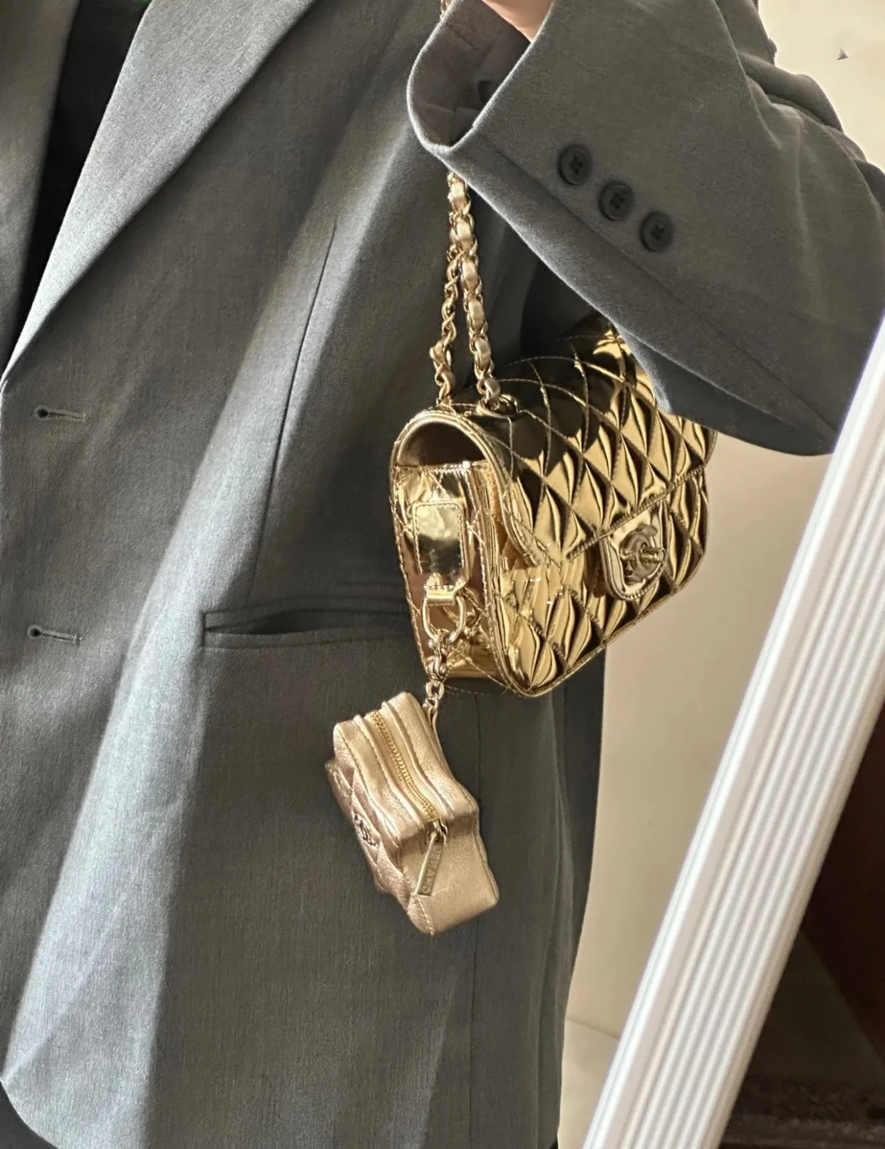 Весенняя коллекция Chanel 24c - Золотой кошелек для монет со звездным узором