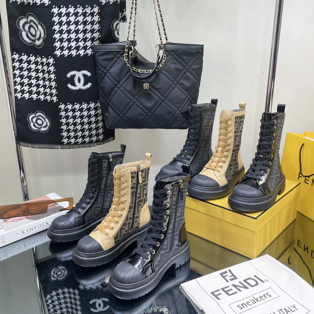 Новинка весны 2022 года от Fendi - Сапоги для верховой езды на шнуровке - Коричневые