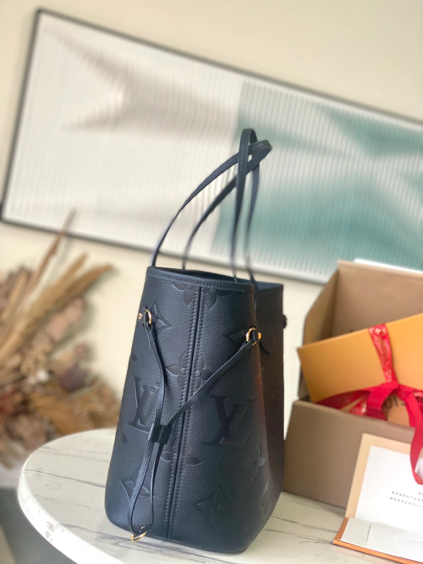 m45685-LV-neverfull-handbag-full embossed leather-black