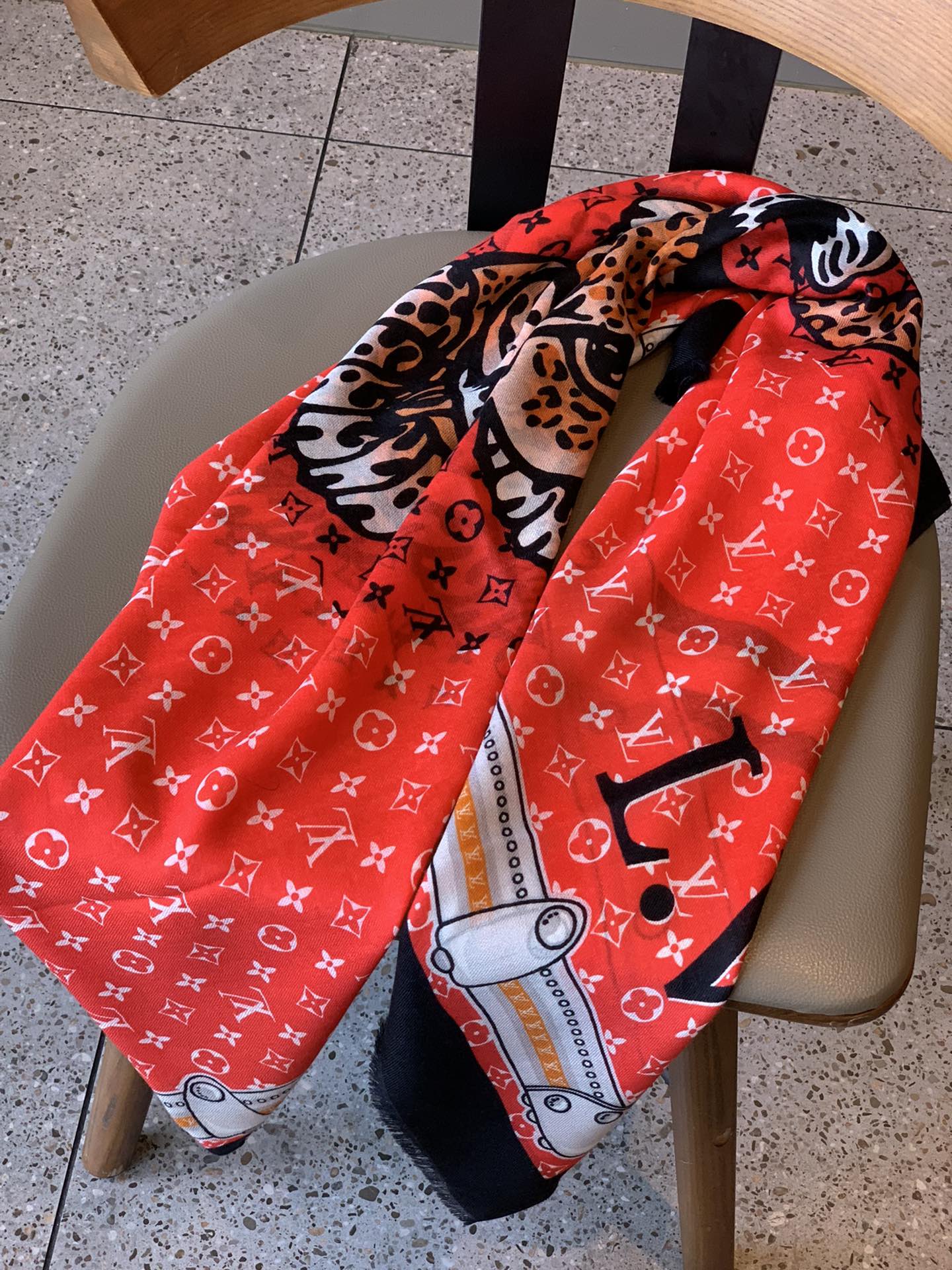 LV - Шарф с изображением тигра и животных - 200 - 110 см - 100 г - Чистый кашемир - Красный