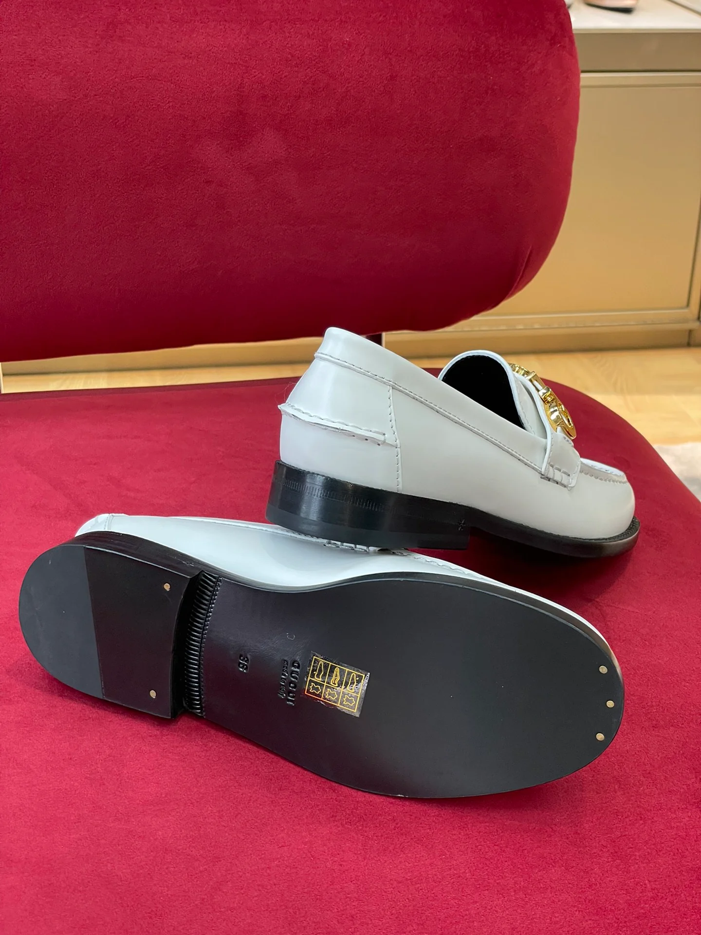 Новинка сезона осень/зима 2022 от Gucci - Лоферы - Белые