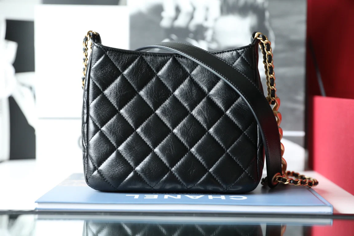 Коллекция Chanel Весна/Лето 2022 - Сумка-хобо