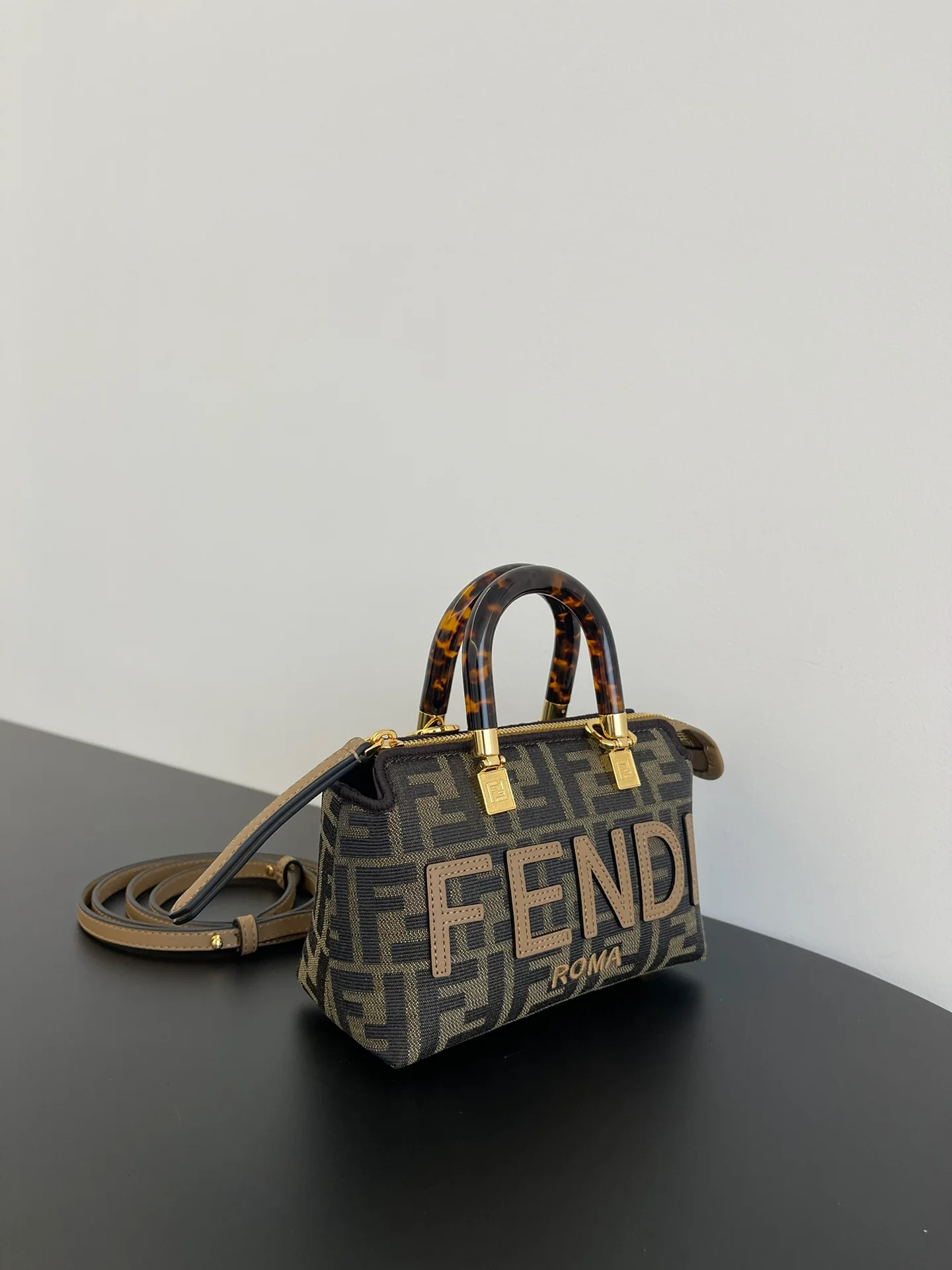 Мини-наволочка Fendi bythe-way