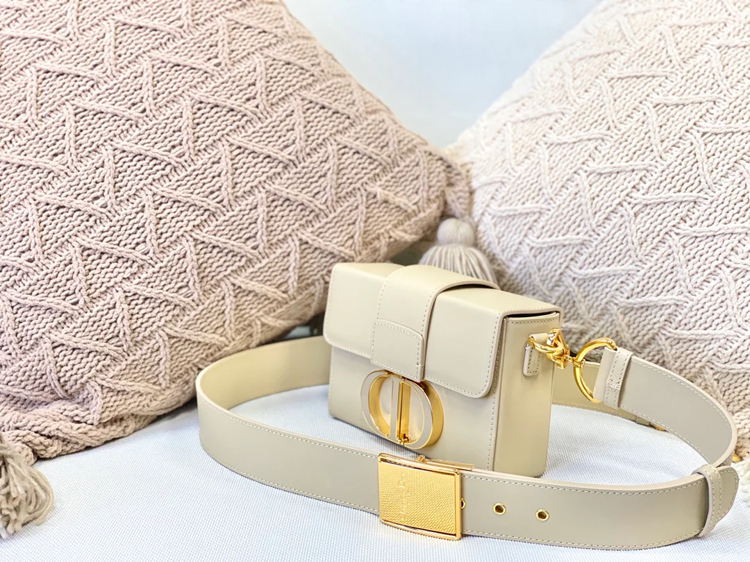 Мини-бокс Dior Montaigne - гладкая кожа - эмалированная пряжка - 17,5 см - цвет 