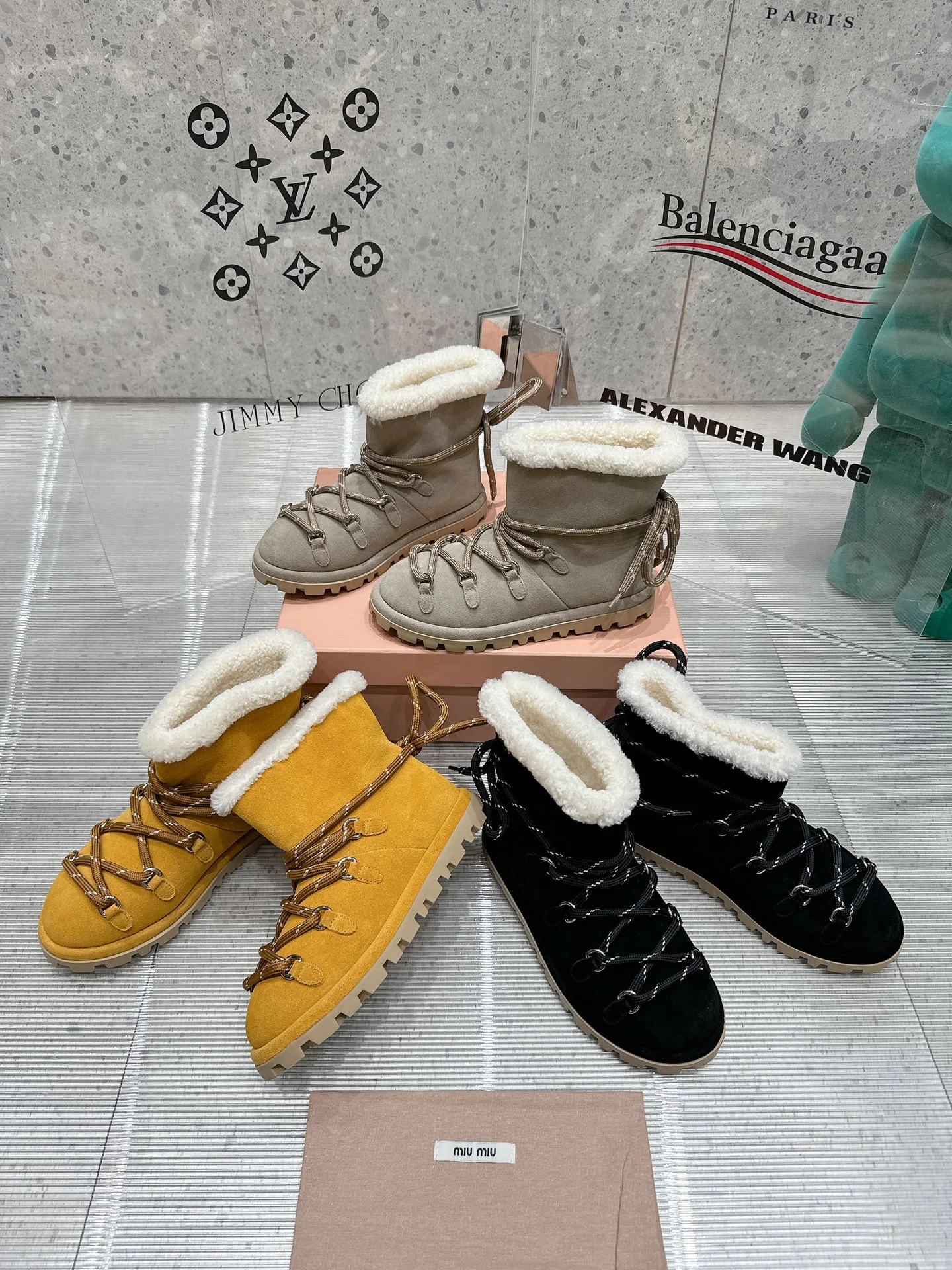 Ботинки Miu Miu 2024 с декоративной шнуровкой - изображение из коллекции