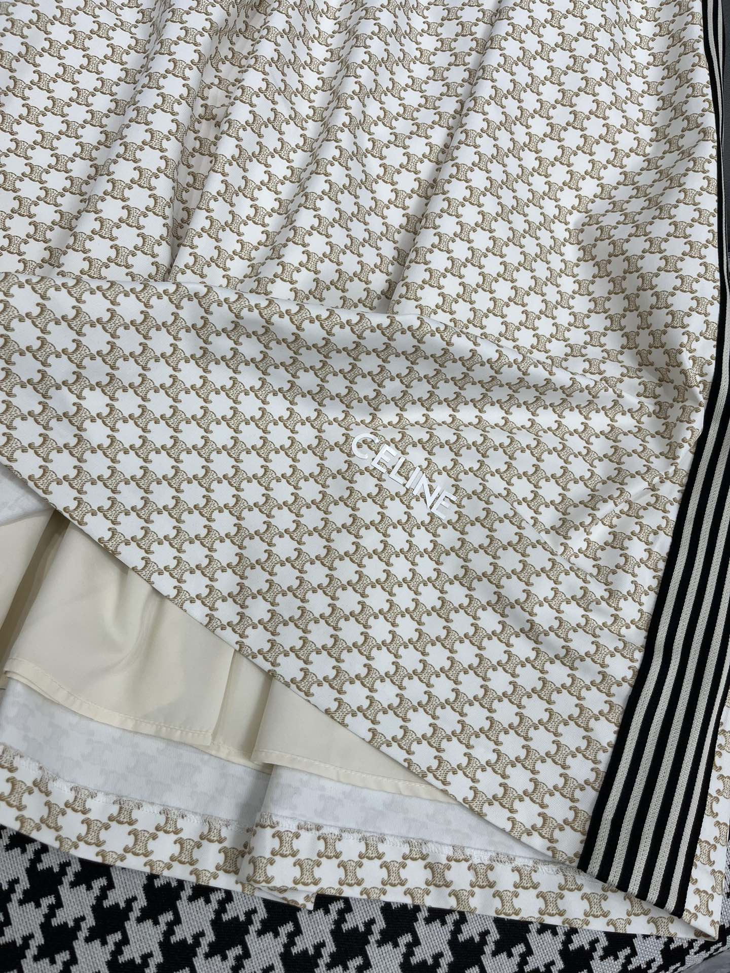 Комплект Celine 2404-24ss весна/лето: топ и юбка с воротником-молнией, белый.