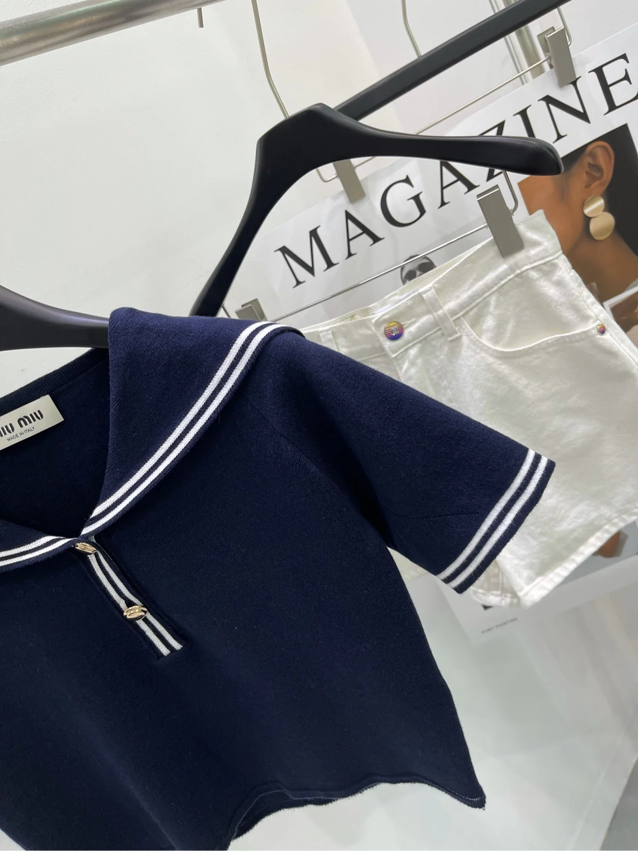 Miu Miu-2404 Футболка с коротким рукавом и воротником, темно-синяя с белой отделкой