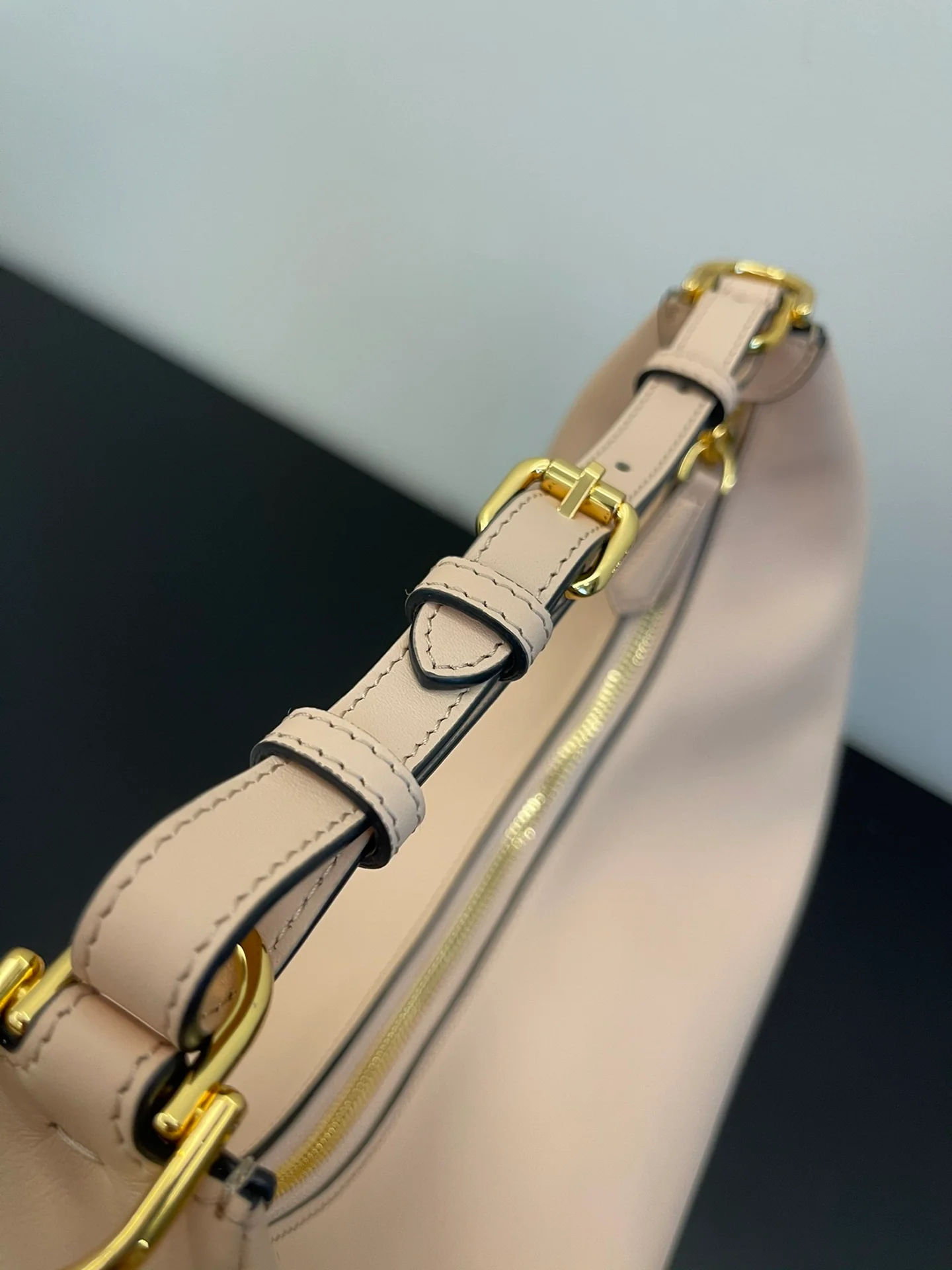 Fendi-fendigraphy - Большая розовая кожаная сумка через плечо