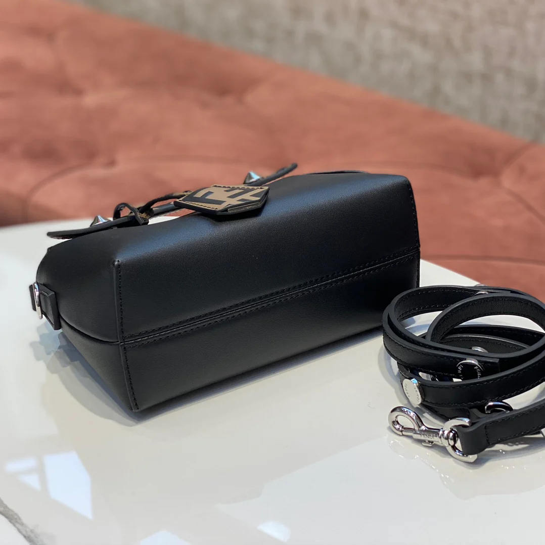 Сумка Fendi Bythe-Way Boston - телячья кожа - мини - черная