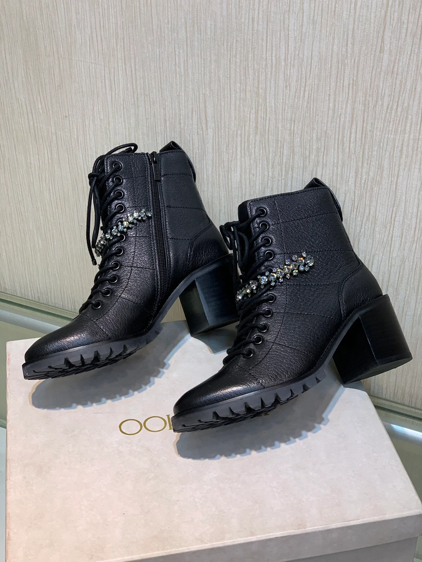 Jimmy - Новинка сезона осень/зима 2022 - Женские сапоги, украшенные стразами Swarovski - высота 6-5 см