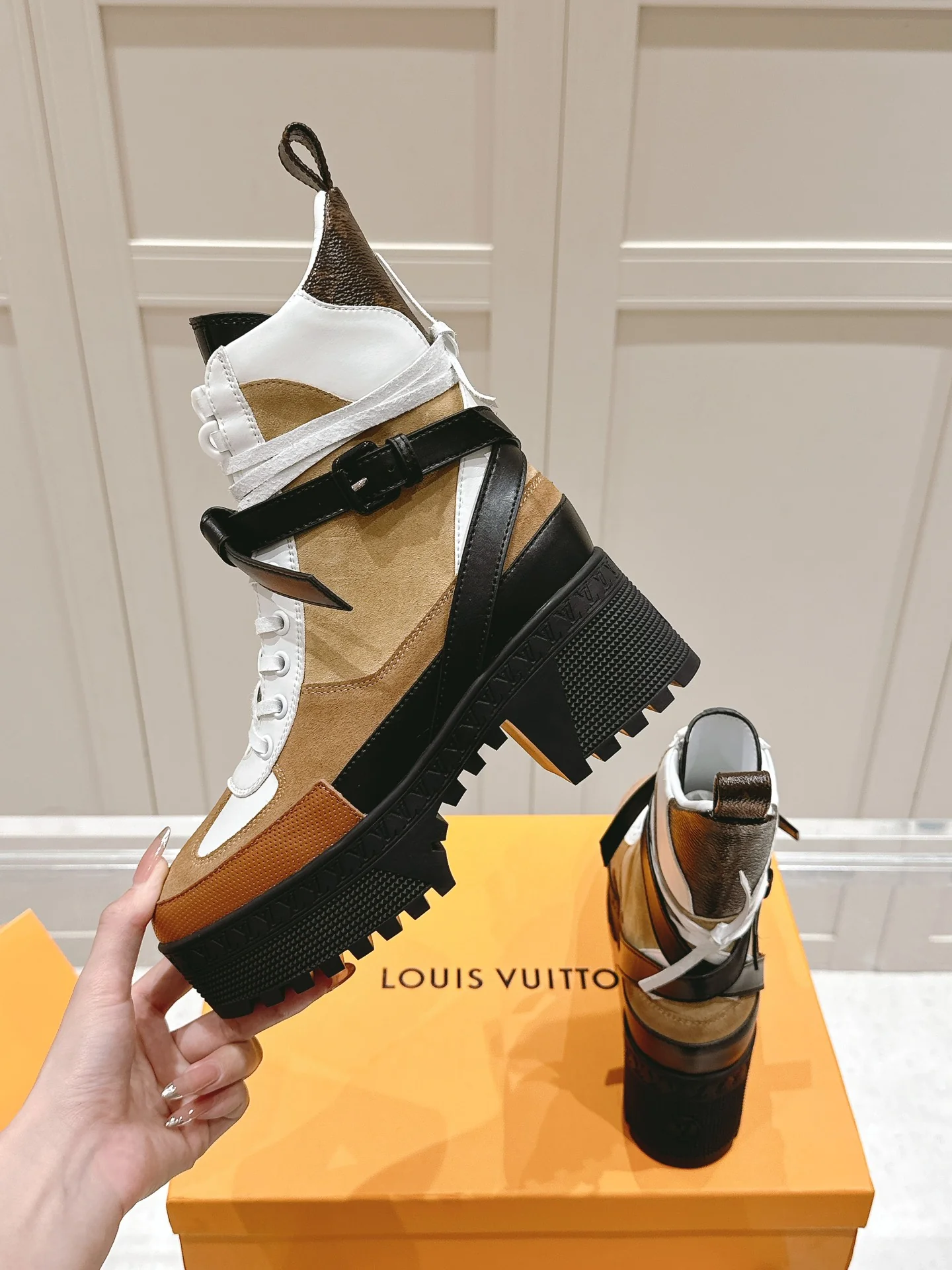 Пряжка для ремня LV-2024 - Ботинки Martin - Кофейно-коричневый